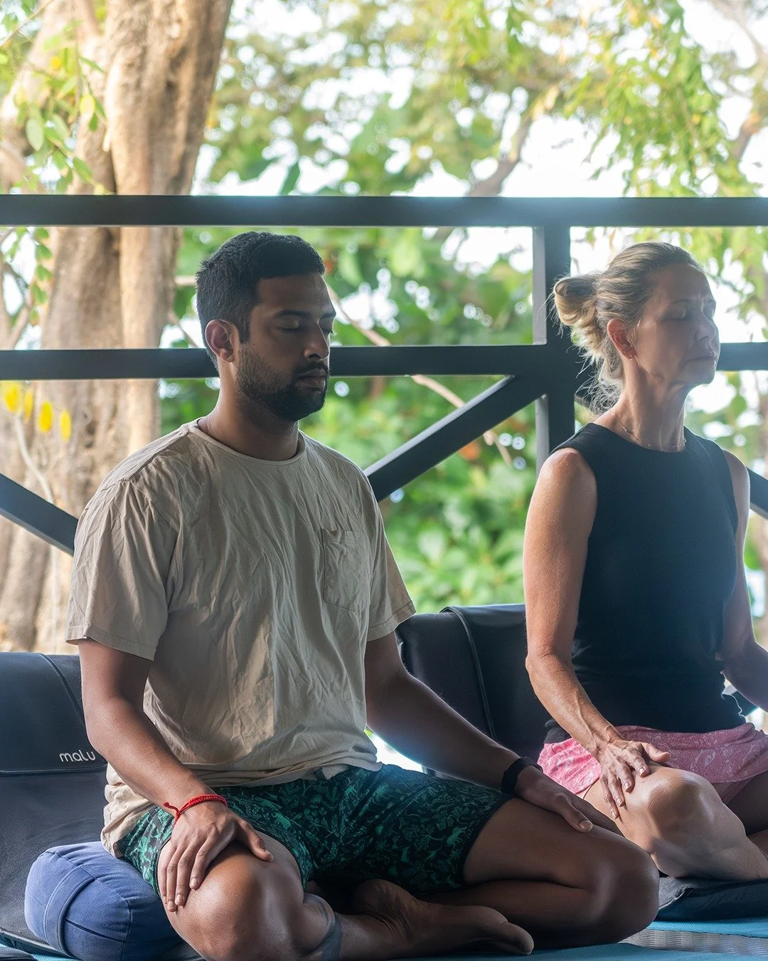 Let the ocean waves guide your breath. 🌊☀️Reunion&rsquo;s yoga shala overlooks the ocean, creating the perfect setting to find stillness and inner peace. Optional guided meditations are included throughout the week.

Click the link in bio to book yo