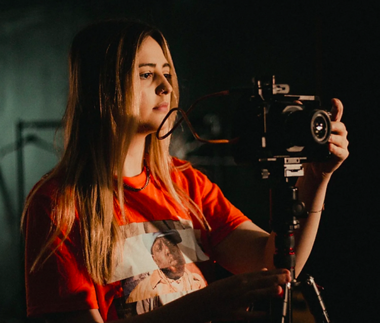 ELLIE (Videographer)