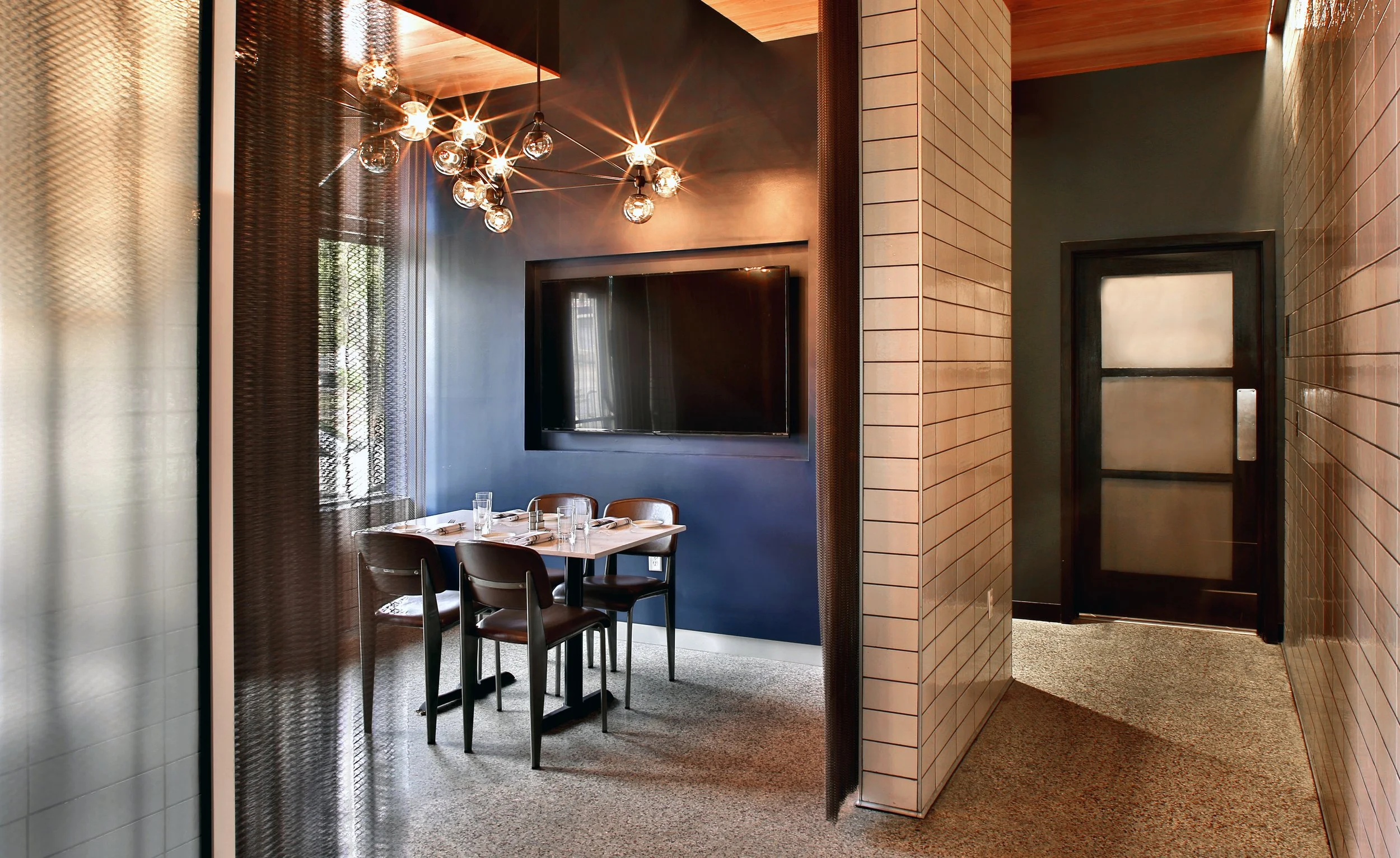 IL Desco-Private Dining Room 1.jpg