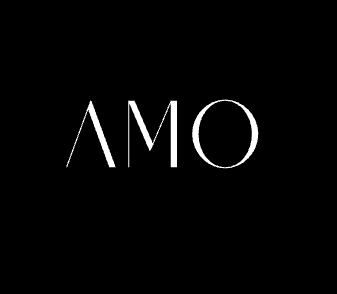 Logo avec le mot 'AMO' en blanc sur un fond noir.