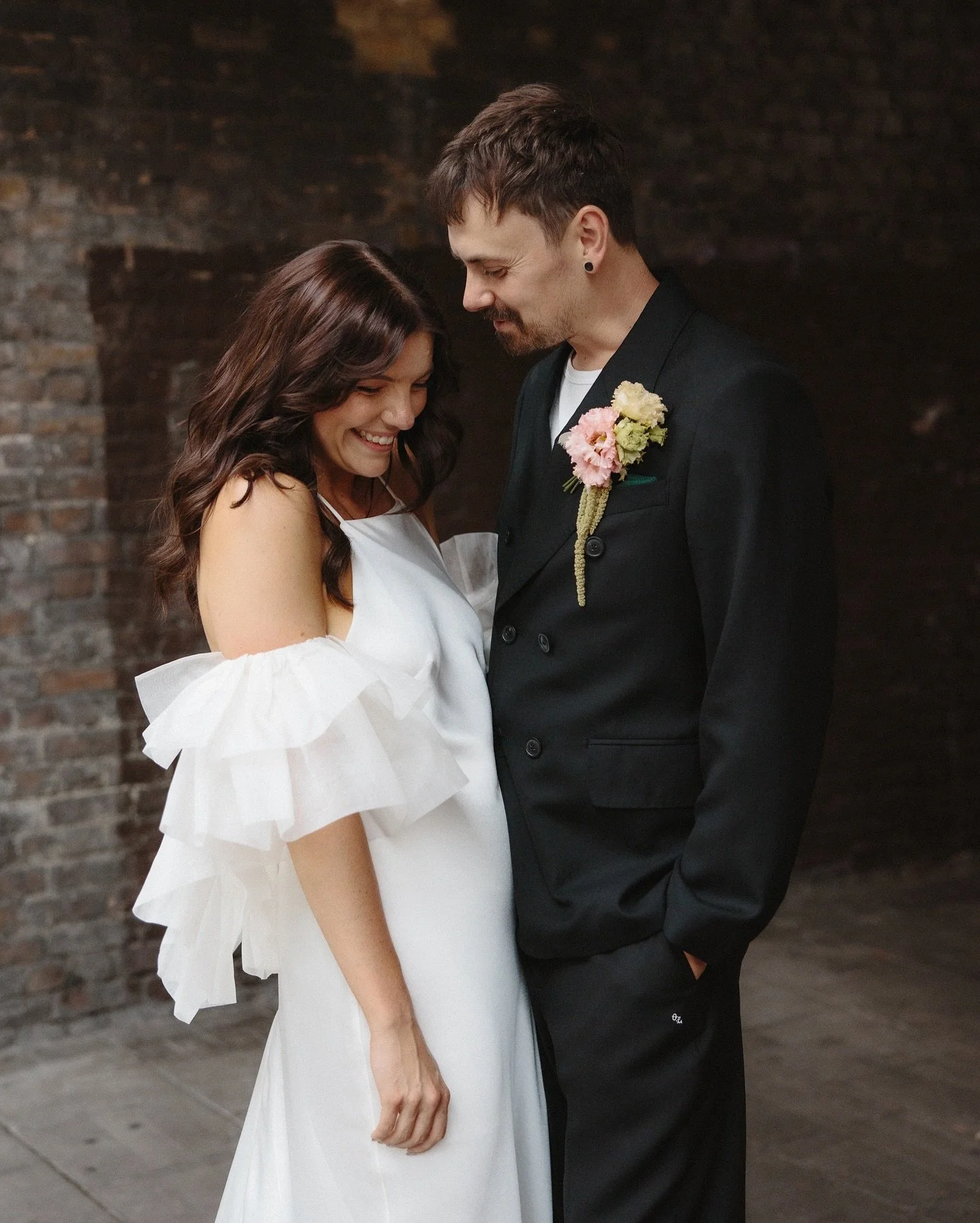 20.09.25 🖤 Thank you to everyone for making this the best day 🤍💍

📸 The amazing @lincolnpictures 
🏡 @100barrington
🍽️ @caterlondon 
🌺 @stemswilder
👰🏻&zwj;♀️ @halfpennylondon
🎶 @mysteryjets @instagram_parsonz @bloxagram @lauren_cornelius @la