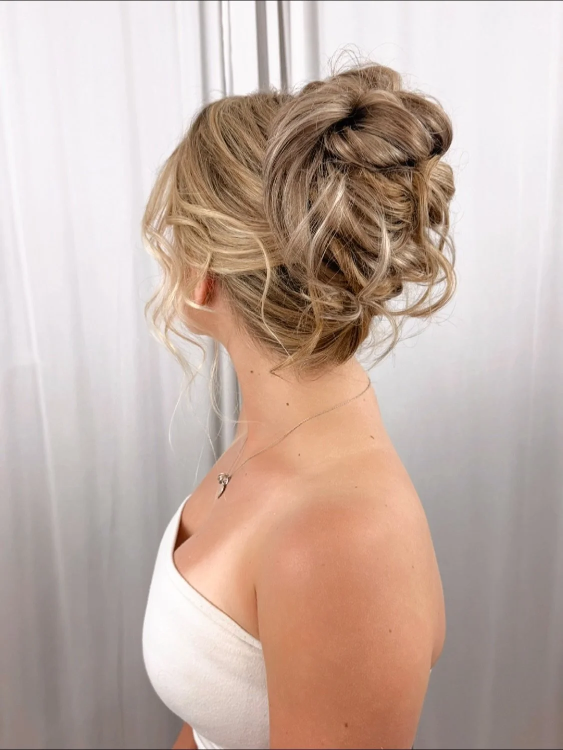 This is what spring hair feels like&hellip;soft ethereal 🌸💕
Spring brides&hellip; this is your sign

Nj bridal hairstylist 
Nj bride
Bridal hair
Bridal hair style 
Updo updos updostyle
Bridal updo 
Ethereal updo 
2026 bride
2027 bride
