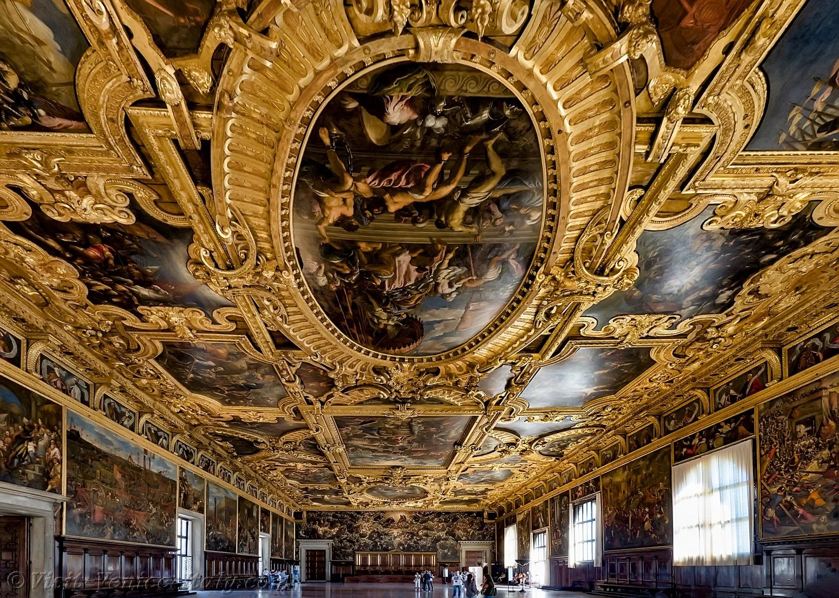 chamber-of-the-great-council-doge-palace-venice-italy-02.jpg