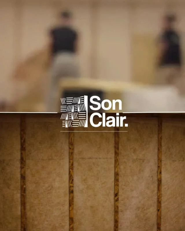 Montage d&rsquo;un mur absorbant sur mesure pour une salle de rec.

Avant la finition, on ajuste le son &agrave; la pi&egrave;ce.
Ossature bois, laine min&eacute;rale, g&eacute;otextile : chaque couche compte.

Les mesures ont r&eacute;v&eacute;l&eac