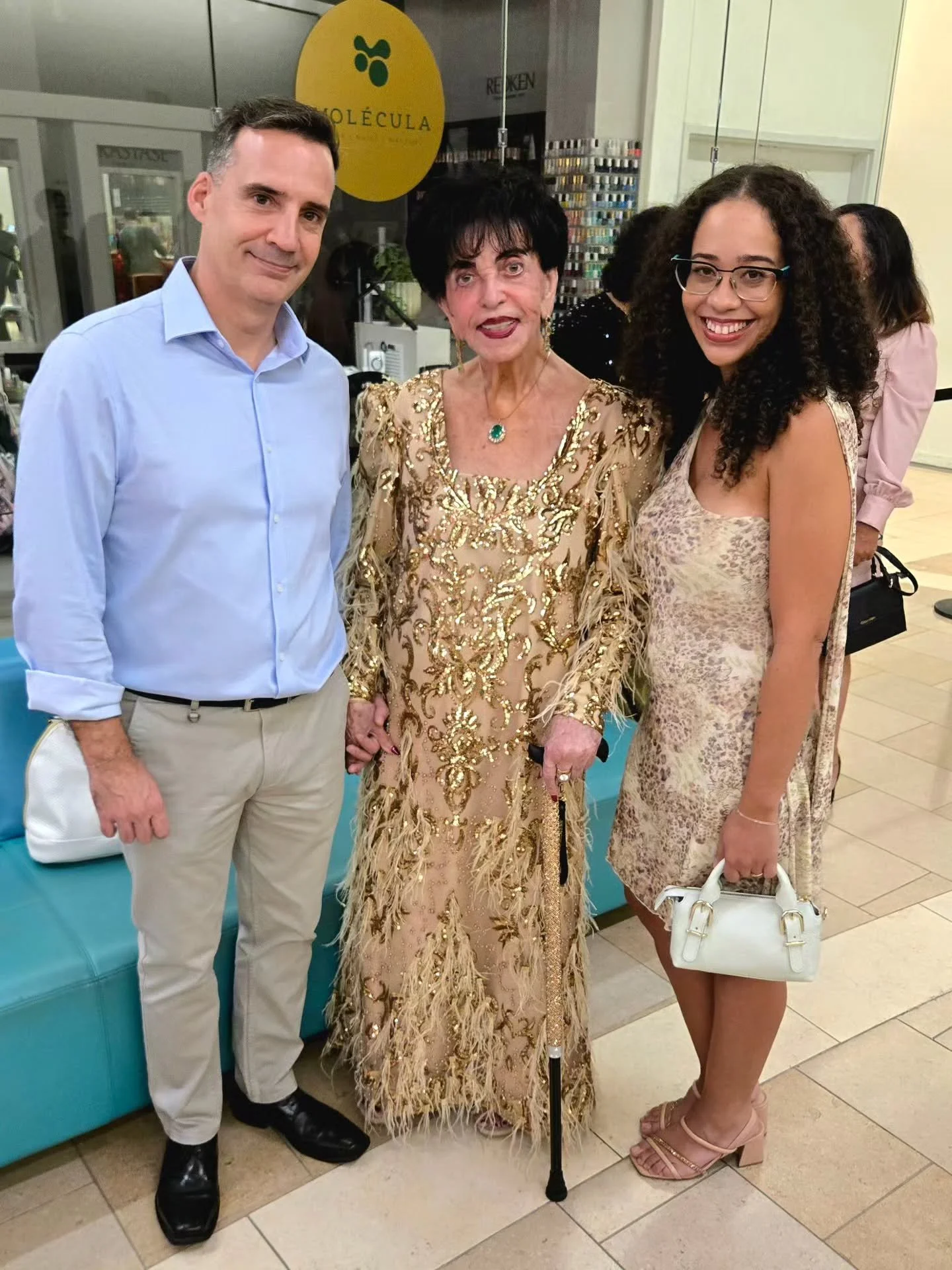 Ayer tuvimos el privilegio de compartir un rato con la Gran Carlota Alfaro (dise&ntilde;adora de moda) en el evento MASCARAS DE COLECCI&Oacute;N, como antesala a la gala anual a beneficio de la ORQUESTA SINF&Oacute;NICA DE PUERTO RICO 🇵🇷 #carlotaal