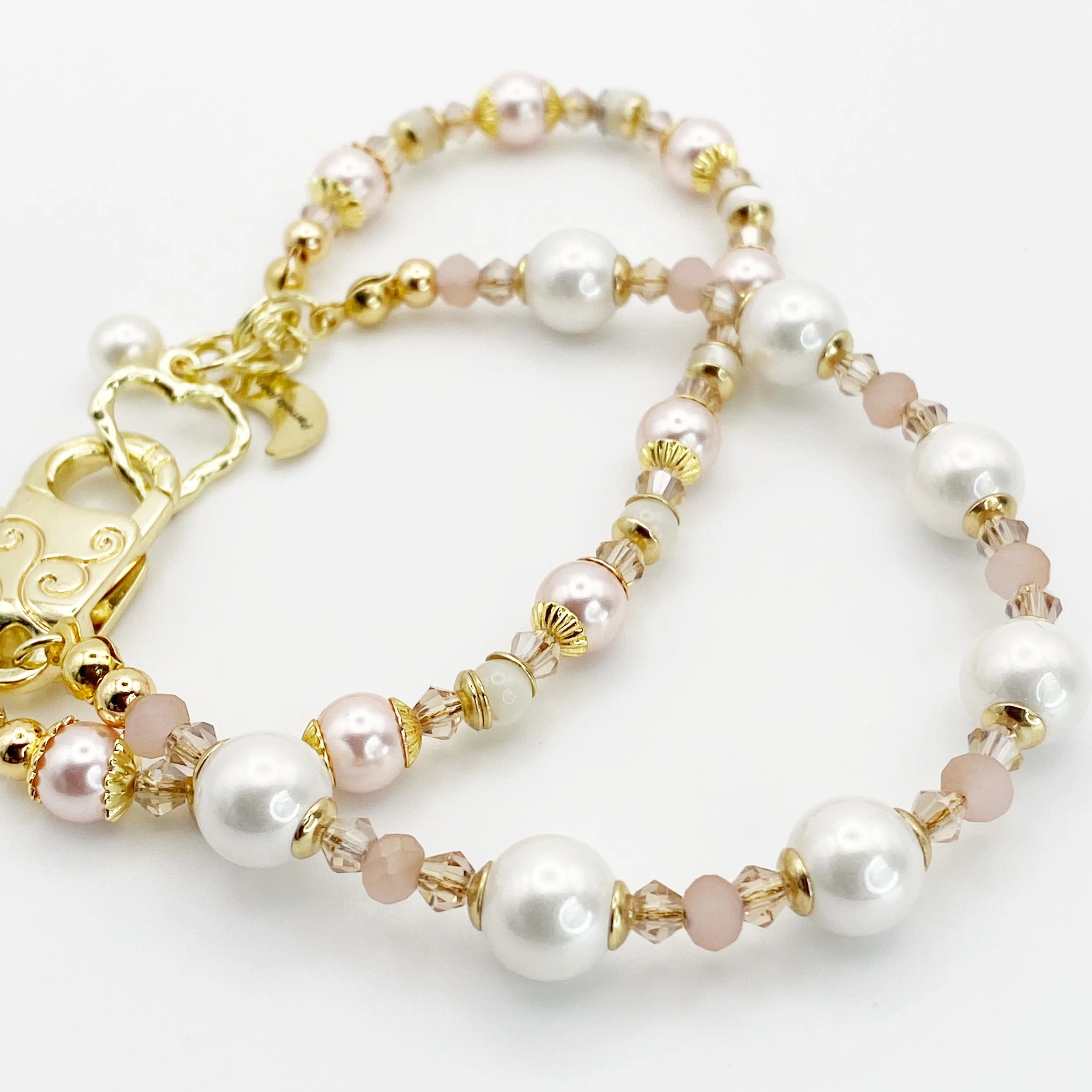 whitepinkshellbeadbracelet.jpg