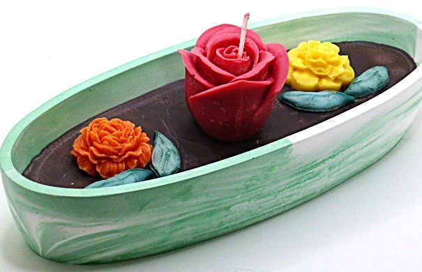 green white flower boatb.JPG