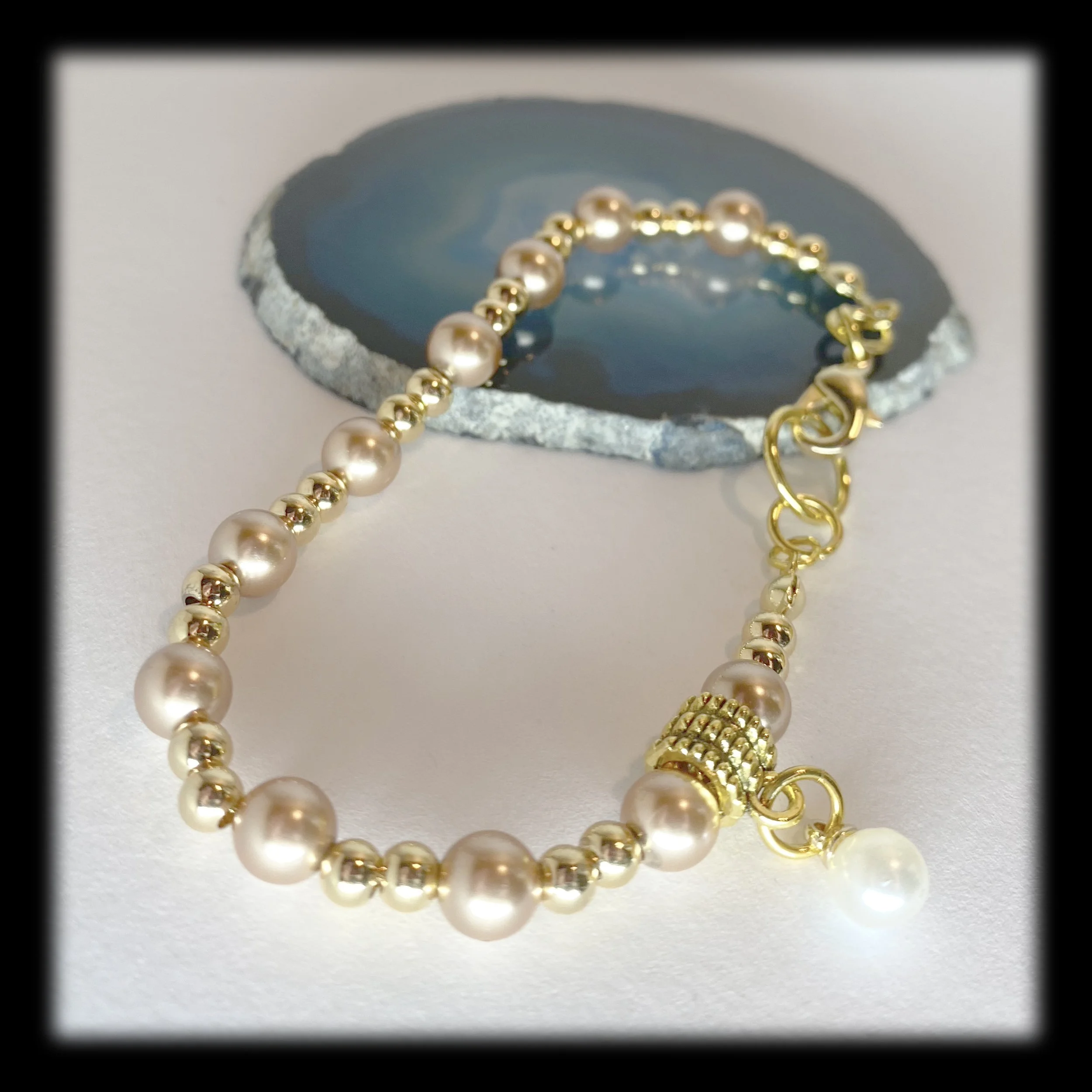 Elegant Pink Shell Bead Bracelet with Pearl Charm