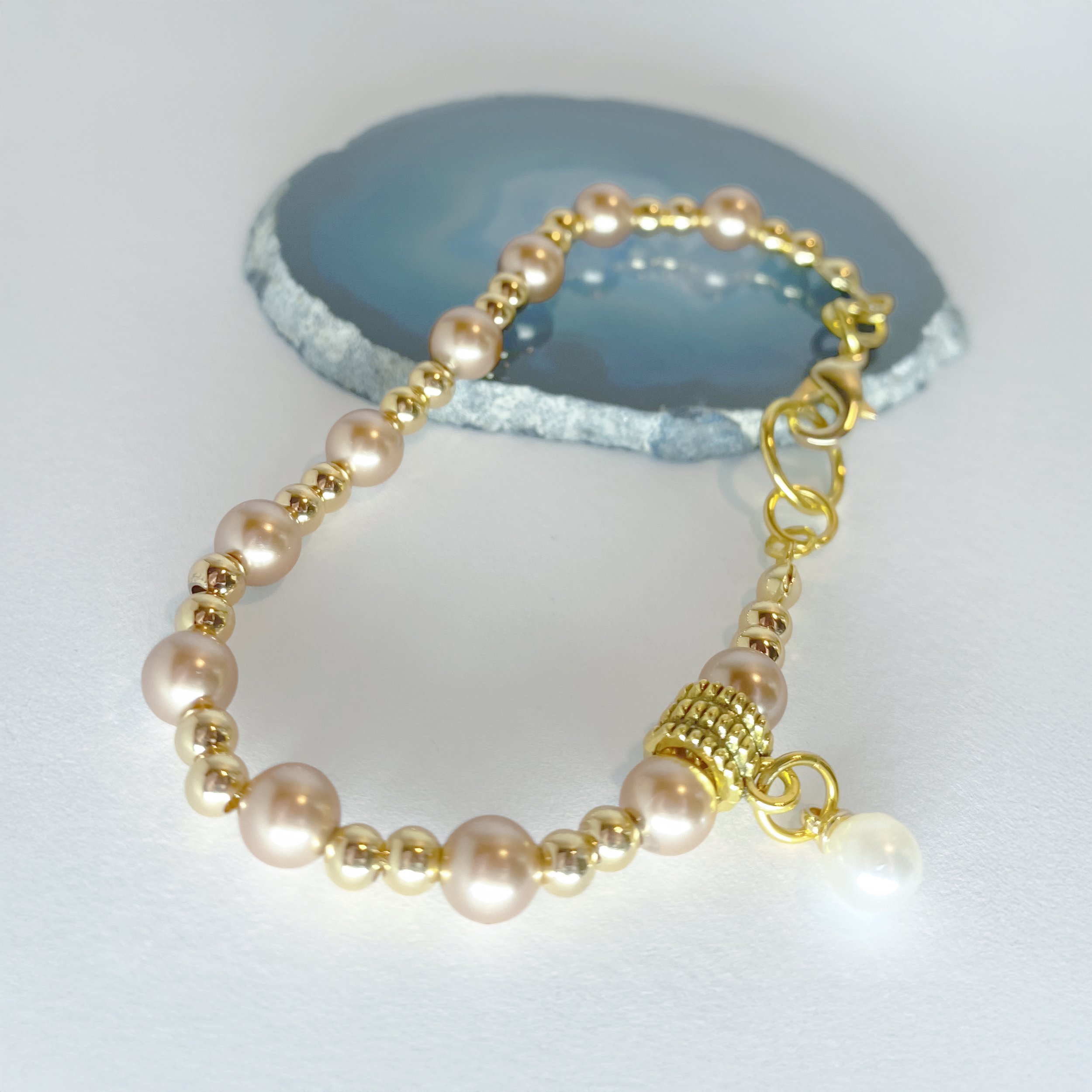 Elegant Pink Shell Bead Bracelet with Pearl Charm