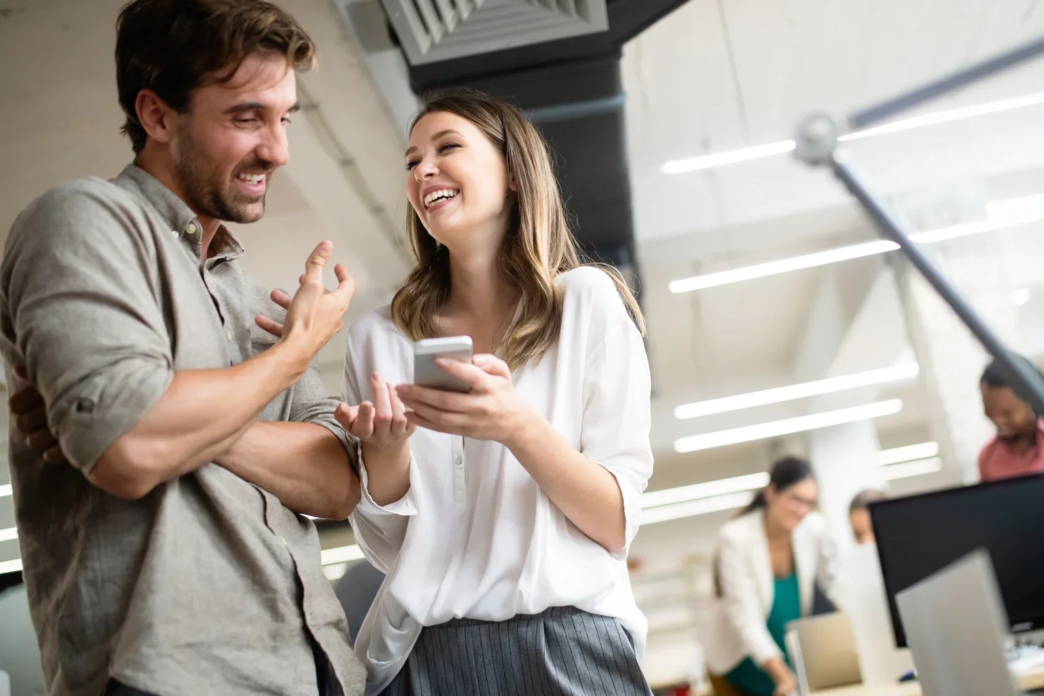 personas hablando sobre neurociencia y mindset