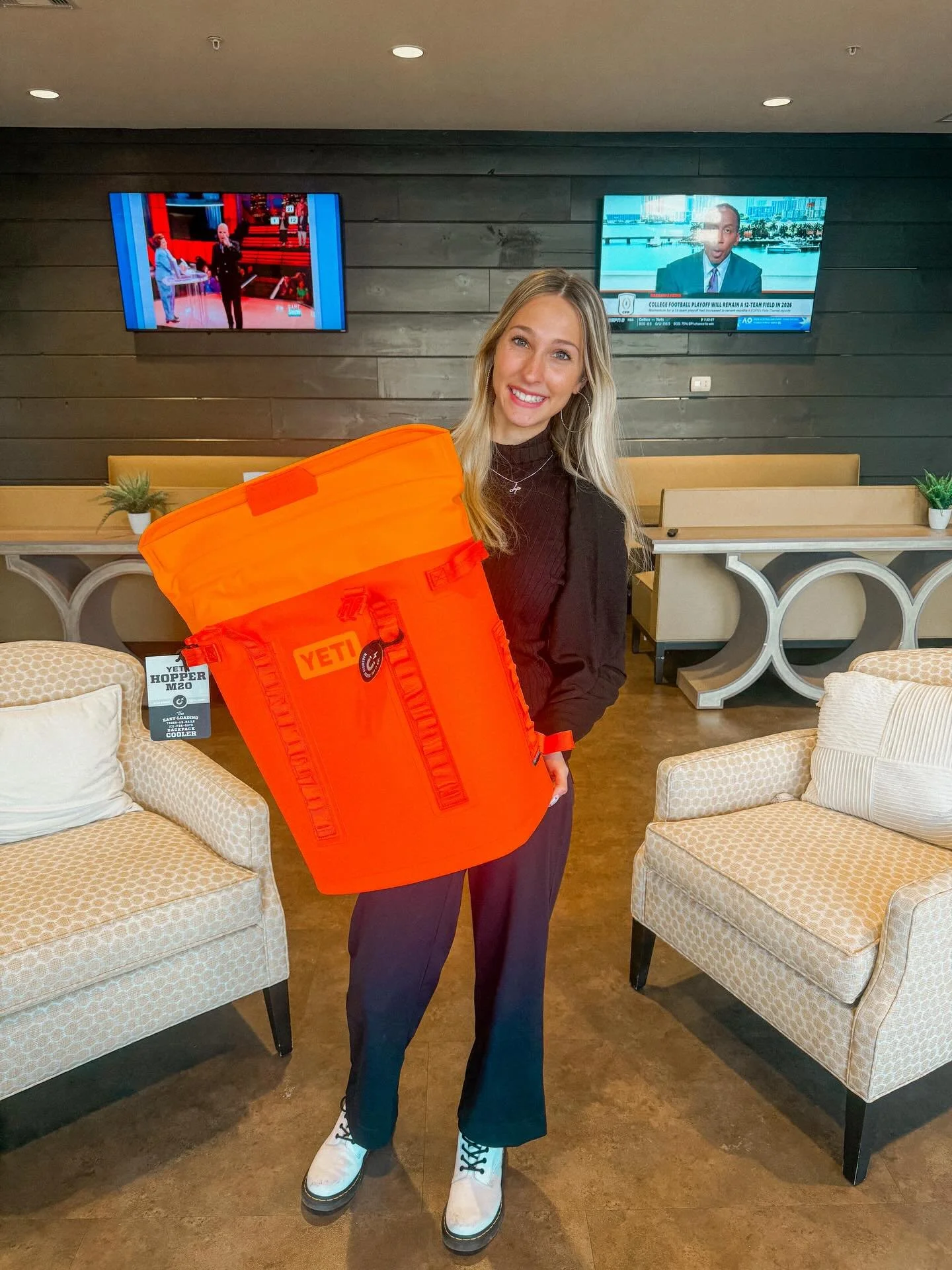 Want a chance to win this YETI backpack cooler? 😁

❤️:Like this post 
🤗:leave a review 
🌳:comment DONE 

Winner will be announced next week 👀