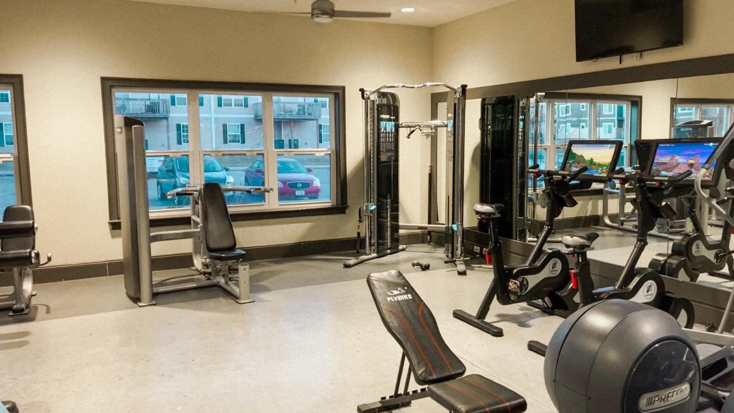 Did you know that our gym is 24 HOURS? 😝 

Whether you&rsquo;re an early riser, or a night owl the gym is always open for you to get your workout in! 🤭

Make sure to take full advantage as it&rsquo;s never as busy as the gyms on campus😜