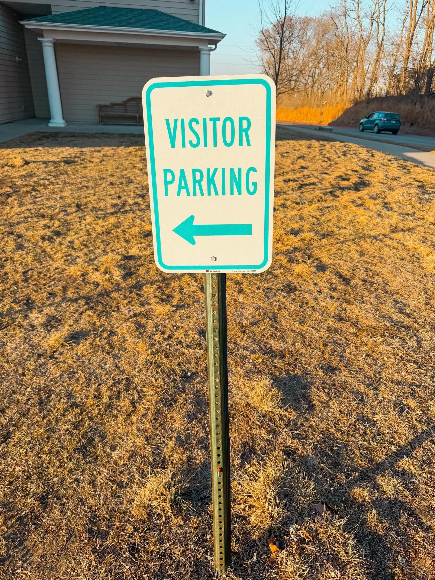 Community tip Tuesday✨ 

In order to ensure friends and families vehicles are not towed, our community offers marked visitor parking areas for overnight guests. Otherwise, feel free to stop in and get them a temporary pass. Below are some friendly re