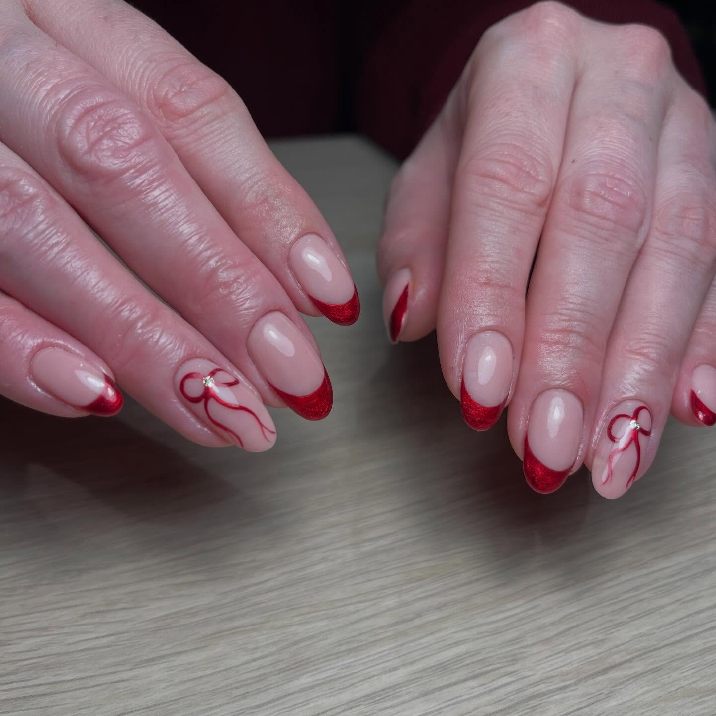 A little festive detail 💌🧸🍫🫖

@the_gelbottle_inc 
@officialnavyprofessional 
@scratchmagazine