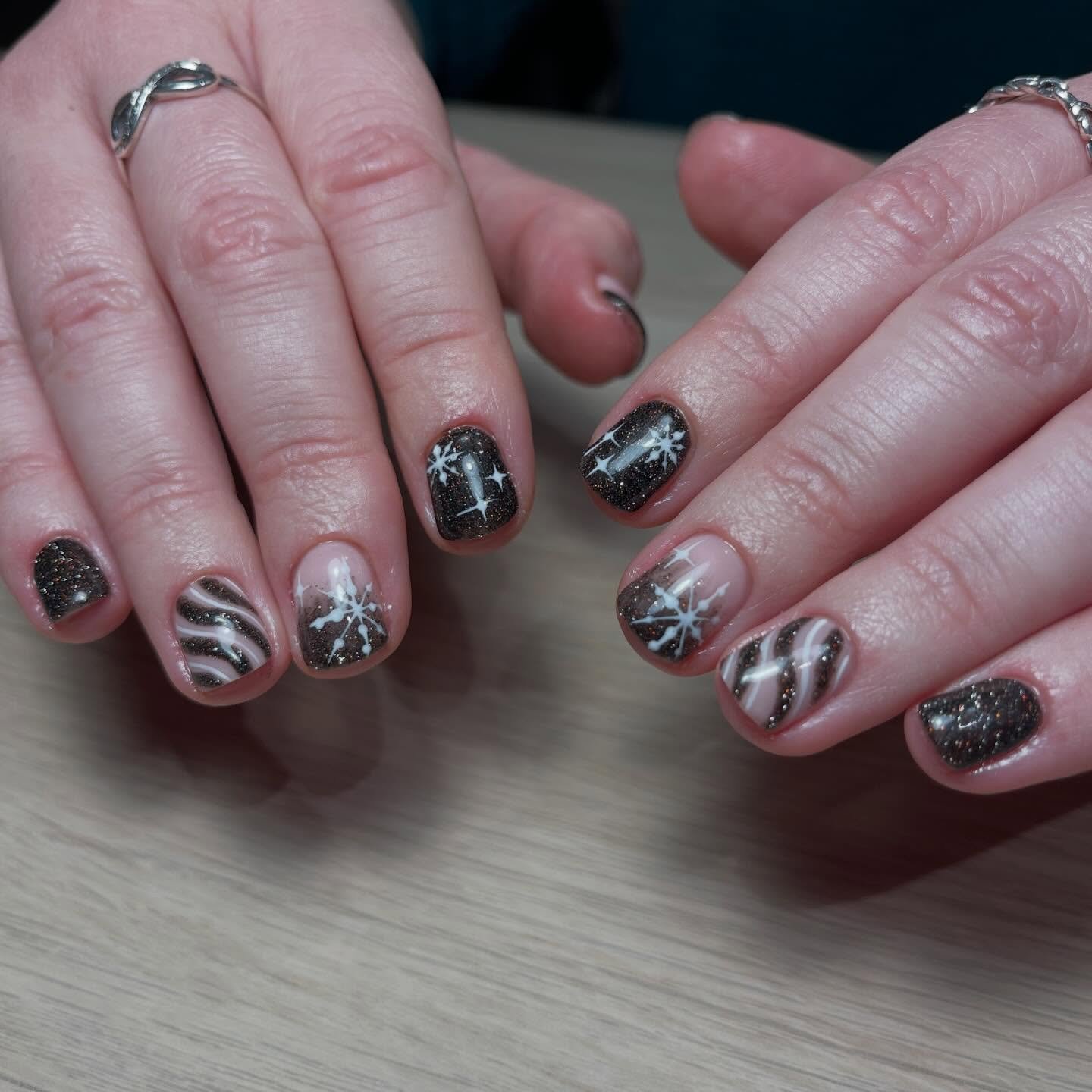 @the_gelbottle_inc Six Figures 🖤❄️⚡✨

@officialnavyprofessional 
@katiebarnes.toolrange 
@lucypastorellitools_