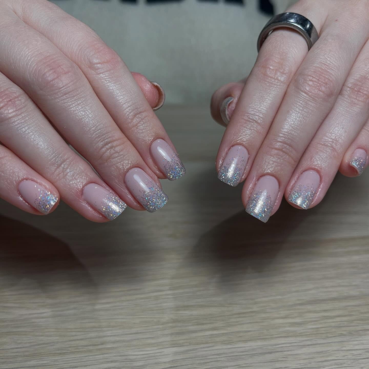 Loose glitter has come out of retirement ✨ 

@glitterbels 
@magpie_beauty 
@katiebarnes.toolrange