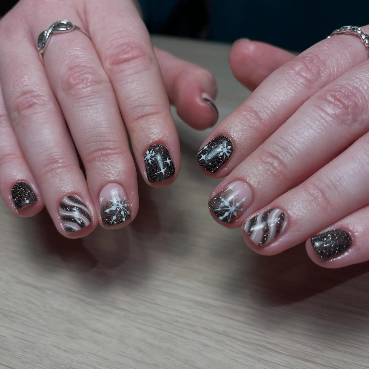 @the_gelbottle_inc Six Figures 🖤❄️⚡✨

@officialnavyprofessional 
@katiebarnes.toolrange 
@lucypastorellitools_