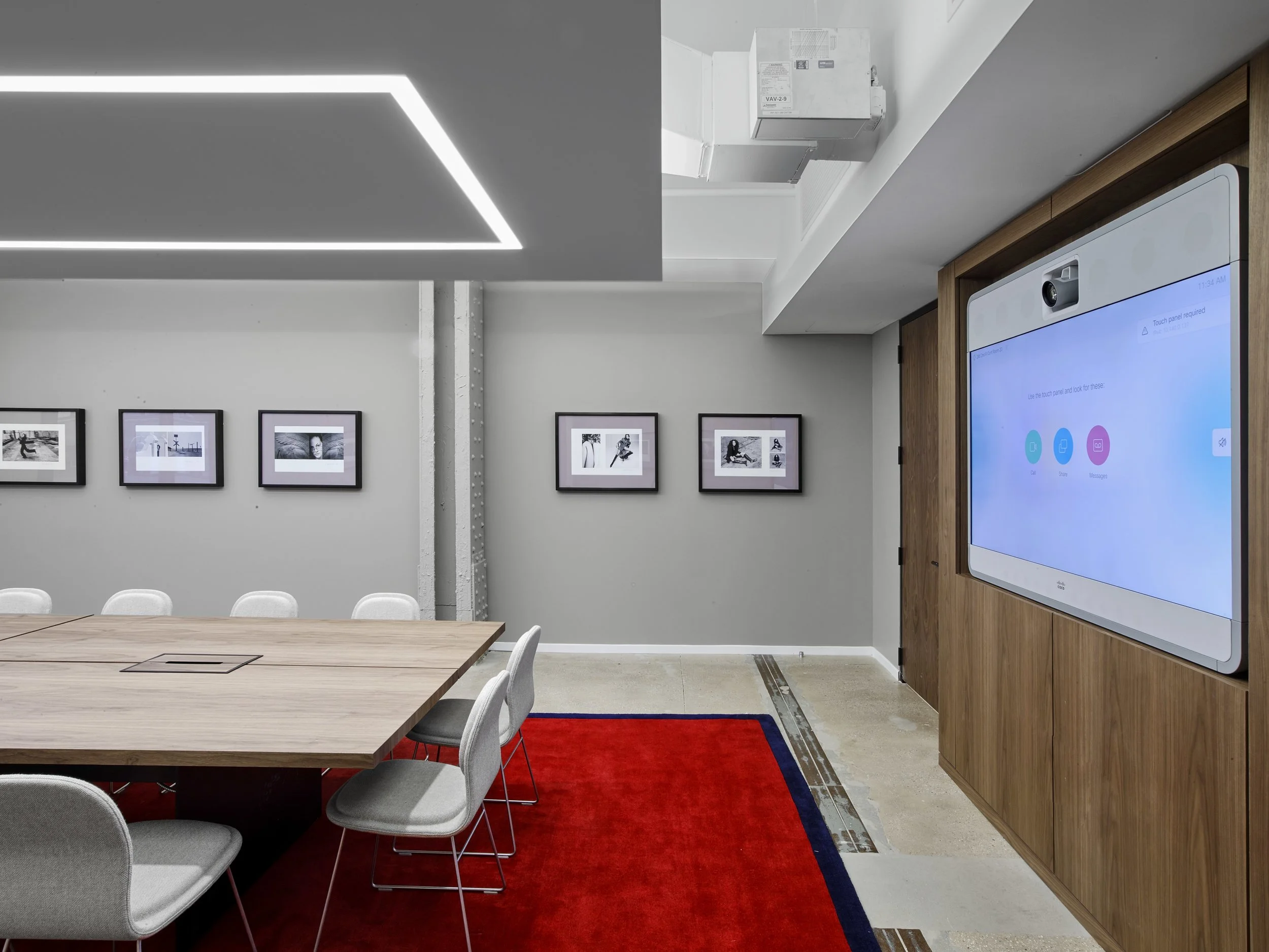  Consisted of conference rooms, showrooms, design rooms, work station benching systems, VP offices.&nbsp; New data center with two Lead Lag&nbsp;chiller units feeding 10 IDF rooms, with CRAC units, on each floor. 