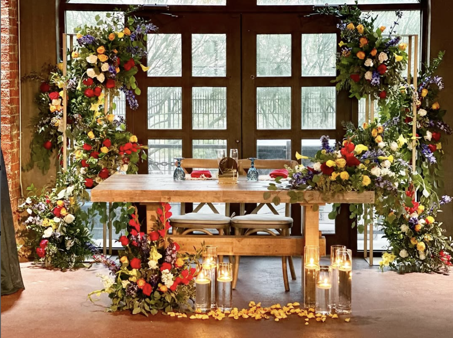 Table with romantic floral arrangements.