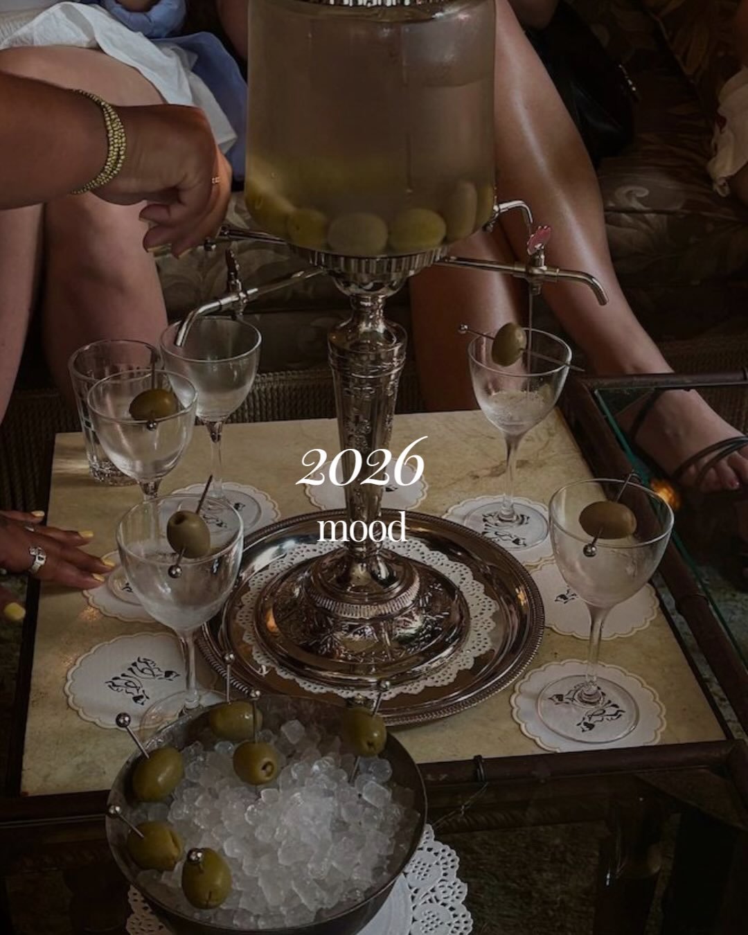 tada 🍾

we would never leave our kindle stand behind. 

&bull;
&bull;
&bull;
&bull;
&bull;
#austintexas #newyear / female podcast / ATX / new years / kindle