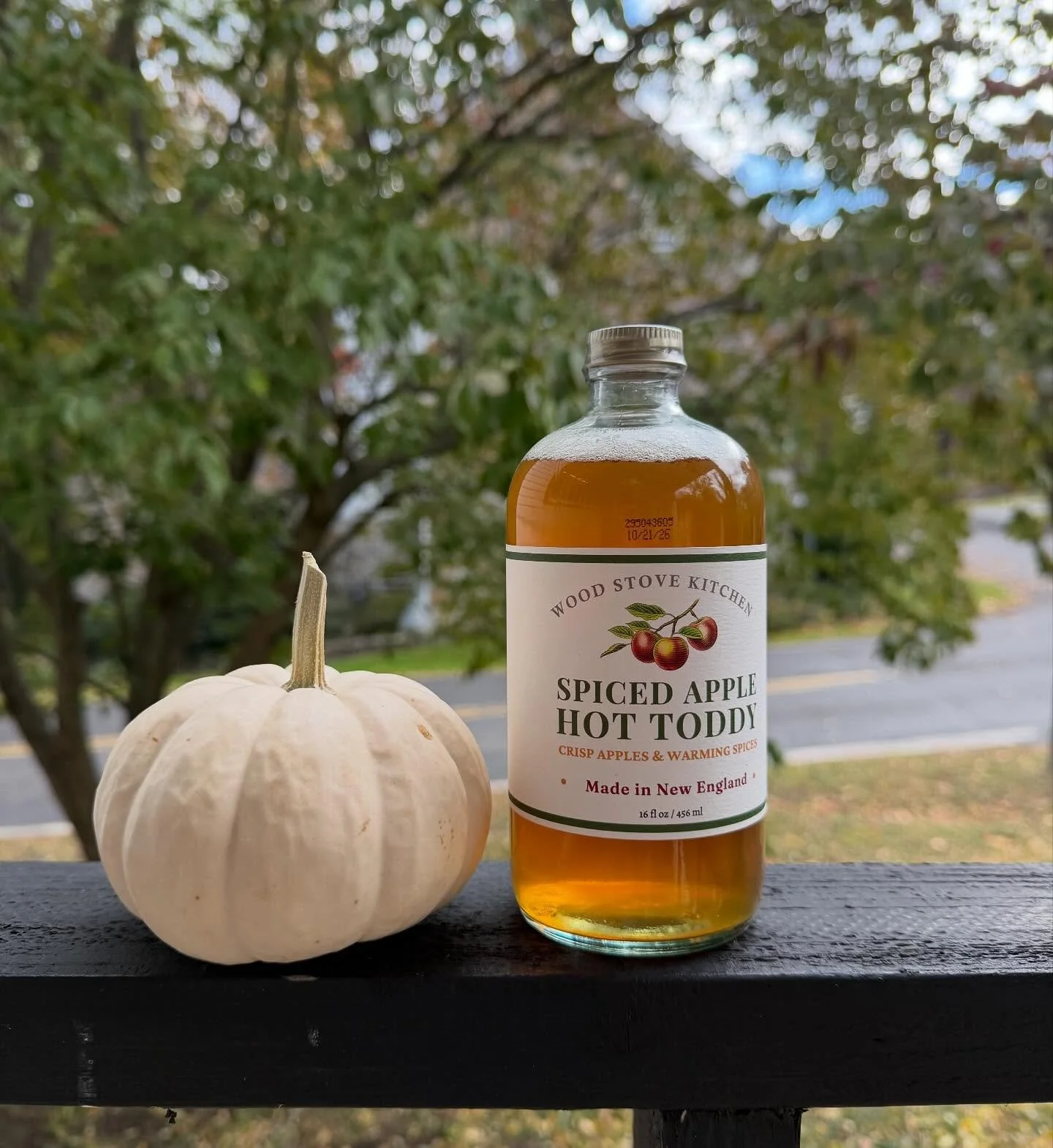 It&rsquo;s hot toddy season 🍎✨
Just mix 1 part of this spiced apple concentrate with 1&ndash;2 parts hot water or tea, then top with a splash of whiskey, rum, or brandy for a perfectly cozy sip.
Each bottle makes 8+ drinks &mdash; perfect for chilly
