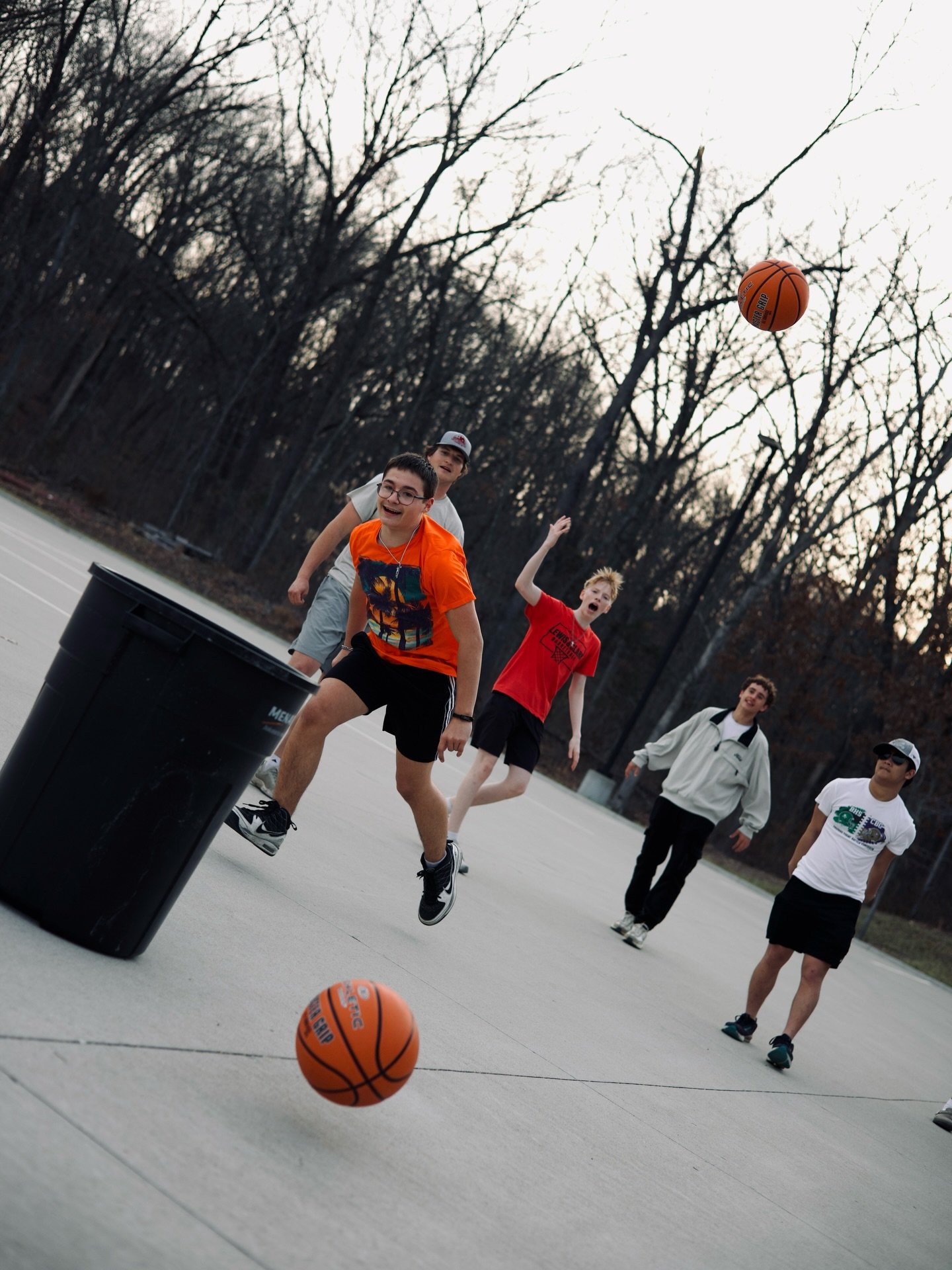 Our favorite Sunday night crew 🏀