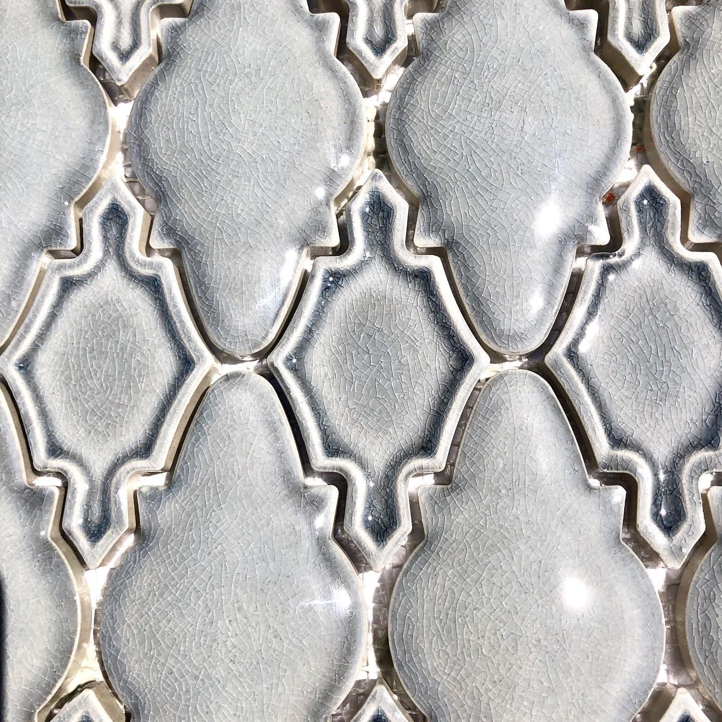 Hellooo Serliana!
Transforms your walls spaces into old world inspired designs.
&bull; Moroccan arabesque pattern mosaic
&bull; Six colors in White, Off White, Taupe, Dark Tan, Gray and Blue.