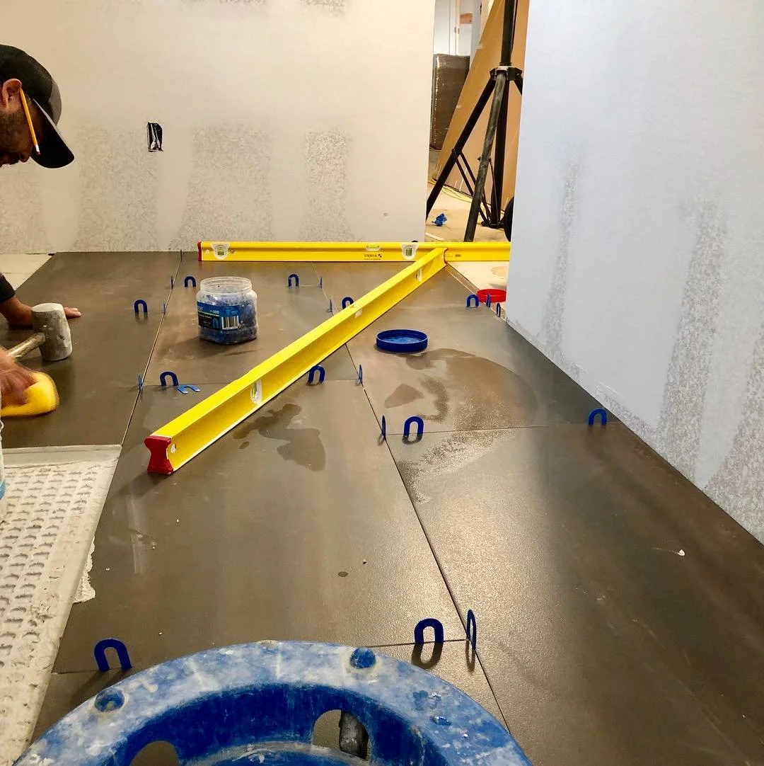 Lippage is a huge issue. 🧐
&bull;
&bull;
&bull;
&bull;

#carrenotile #carrenotileinstallation #fredericksburgtx #fredericksburgtexas #tiler #tilesetter #tilework #twomastertileinstallers
#tile #tiles #tiledesign #tilestyle #tileaddiction 
#interiord