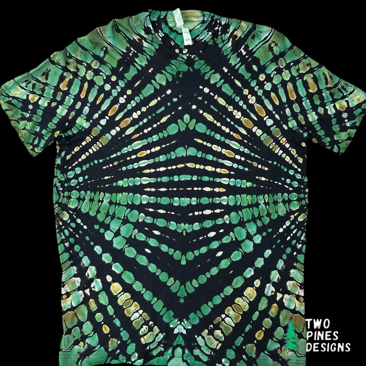 *SOLD*
Emerald Forest Reverse Dyed 
Adult Large 
$50 shipping available 
DM or comment if interested 

#two_pines_designs #tiedye #fashion #mountainmaryland