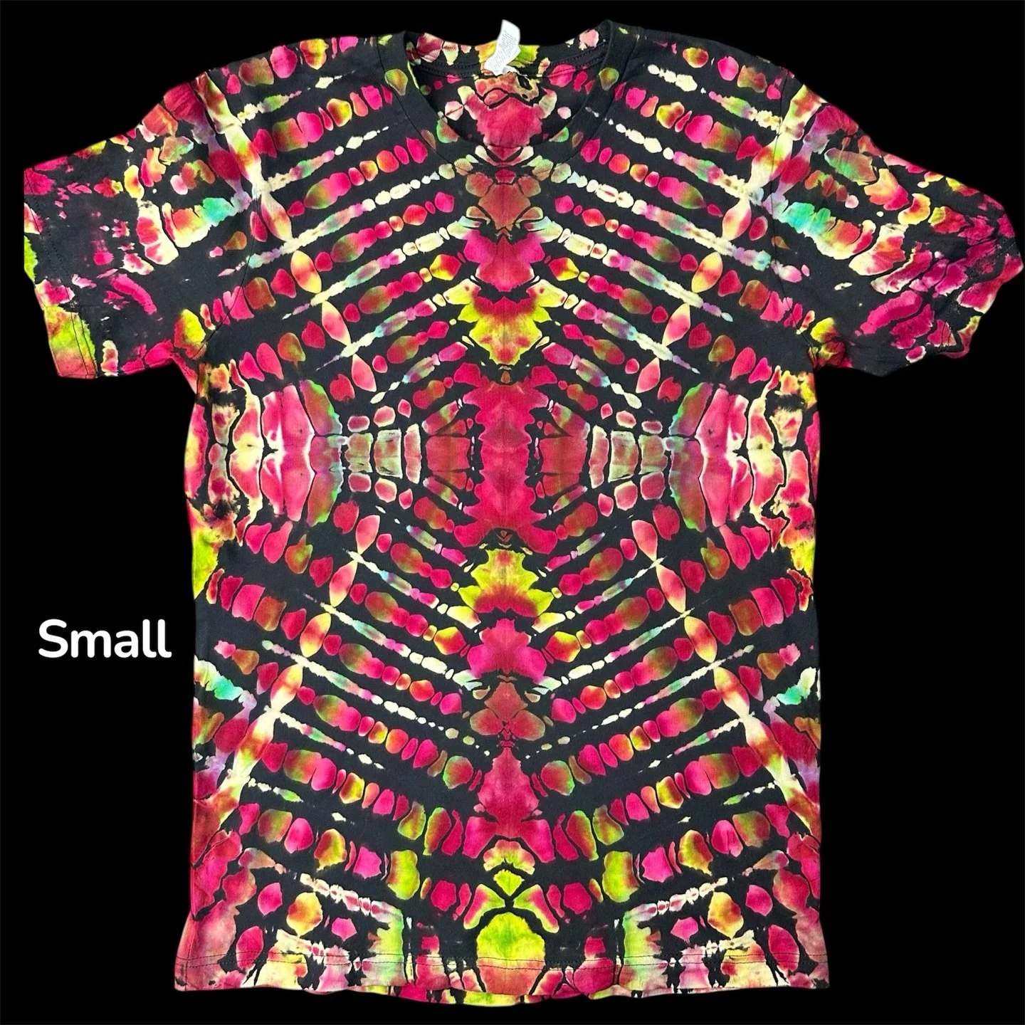 This week was a creative boost, and I'm excited to share some of my latest pieces. No filters needed for these one-of-a-kind ice dye designs on top-notch blanks. Can I call it wearable art? Want one? DM for details. Sizes in the pics 

#two_pines_des