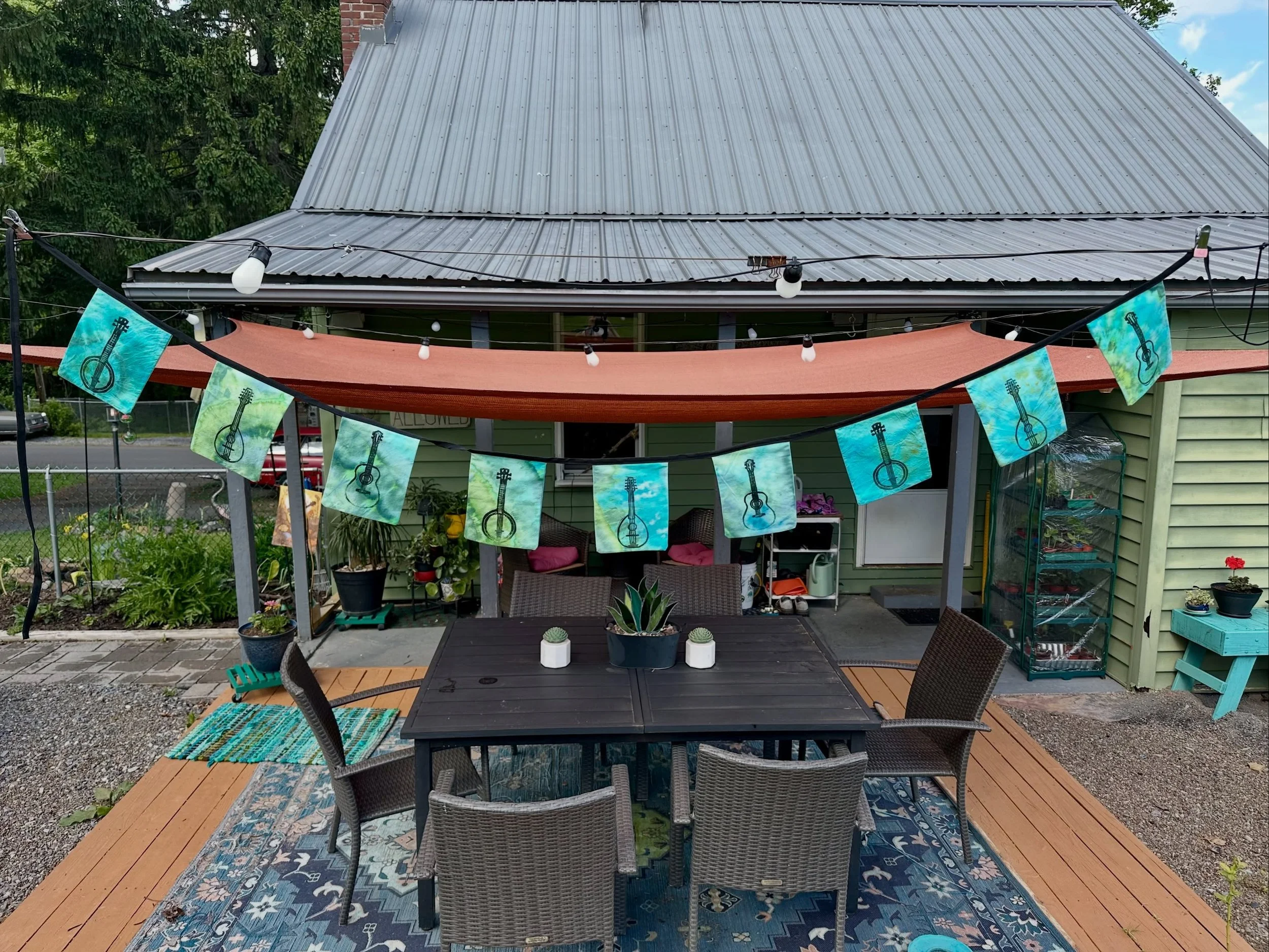 Festival Flags are ready! 

Made completely in house at Two Pines Designs 🌿
✂️ Hand dyed
🪵 Linoleum blocks carved by us
🖐 Hand printed
🧵 Sewn by us

Each banner features guitar, mandolin &amp; banjo prints.
&bull; 9ft flag span
&bull; ~3ft tie le