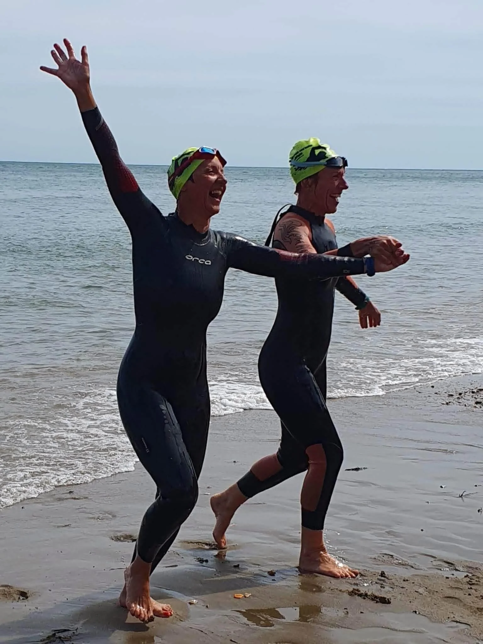 Pier Pressure: Wight Tri Makes a&nbsp;Splash💦 
Thanks for our host Isle of Wight Marlins Swim Club! 

A mighty squad of 15 Wight Tri members rocked up at Sandown beach for the 72nd Pier‑2‑Pier Swim this afternoon. Just under 200 brave souls tackled 
