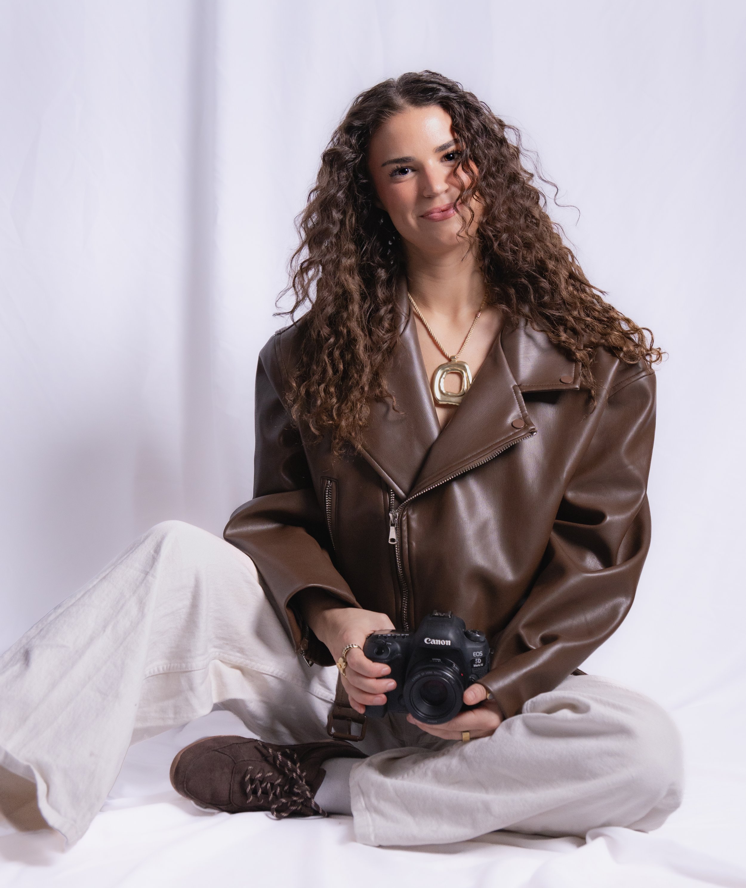 Kylee - Headshots 12-9-25-032.jpg