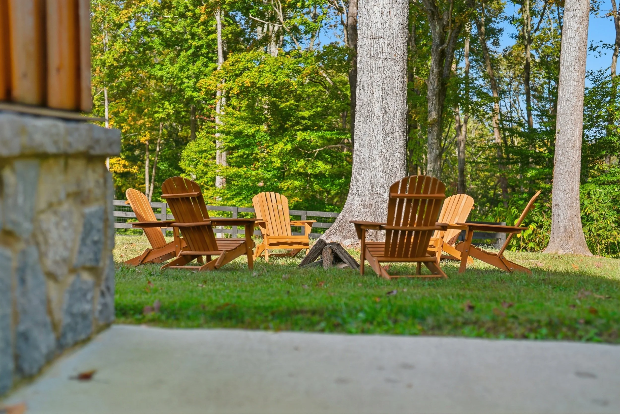 Rustic Luxury Horse Barn & 22-Acre Pasture in Franklin. Wedding Venue, Event Venue, 25 miles from Nashville, 30 minutes from Nashville, Creative Retreat Space, TV & Film Location, Film Set, Private Event Space, Log Cabin, Barn & Pasture, Horse Stable