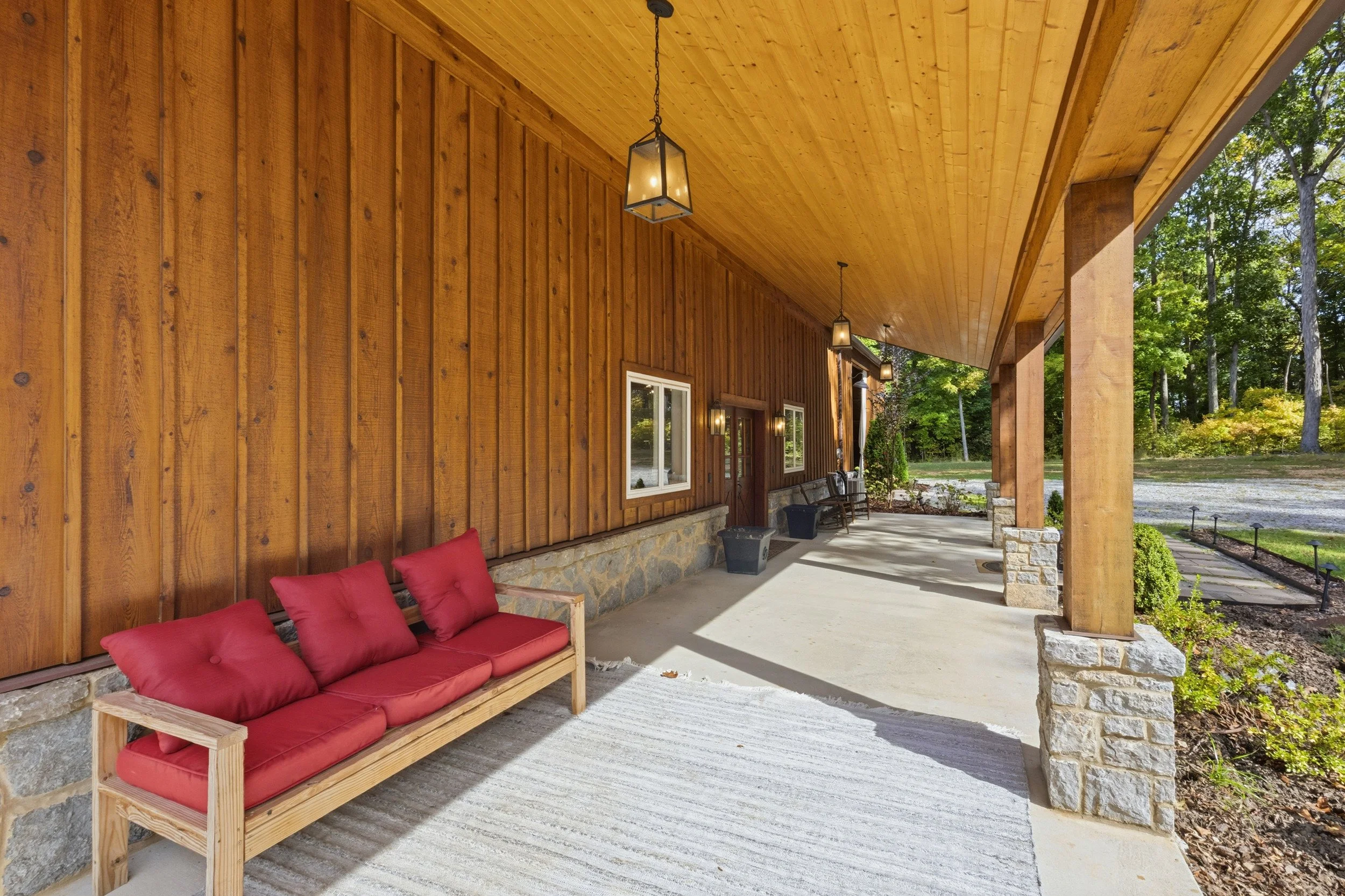 Rustic Luxury Horse Barn & 22-Acre Pasture in Franklin. Wedding Venue, Event Venue, 25 miles from Nashville, 30 minutes from Nashville, Creative Retreat Space, TV & Film Location, Film Set, Private Event Space, Log Cabin, Barn & Pasture, Horse Stable