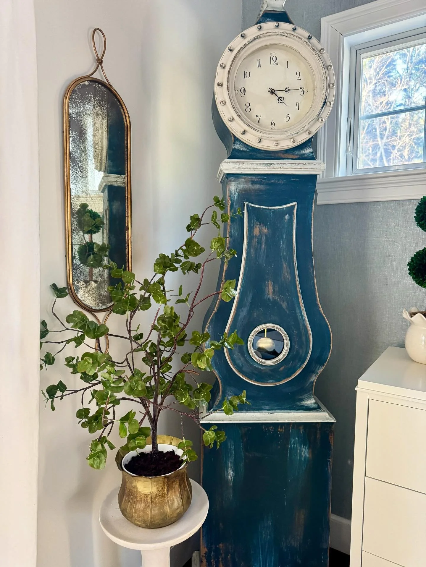 A mirror I ordered when we moved in back in 2022 arrived with visible &ldquo;mirror rot.&rdquo; I was refunded, and it&rsquo;s been sitting in our basement ever since.

Last week I decided to experiment with antiquing it &mdash; leaning into the pati