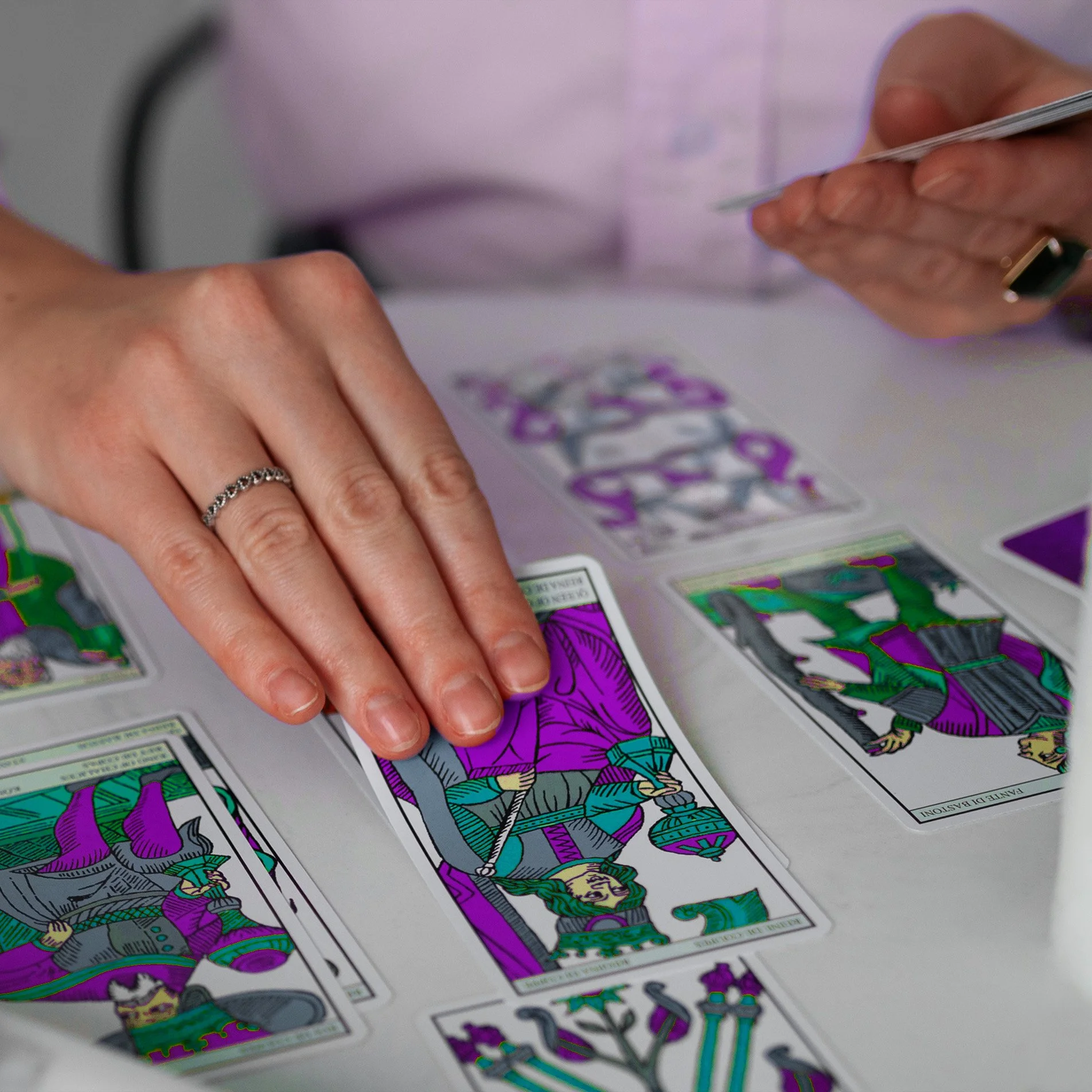 Tarot psíquico : símbolo, percepción y arte de la interpretación profunda