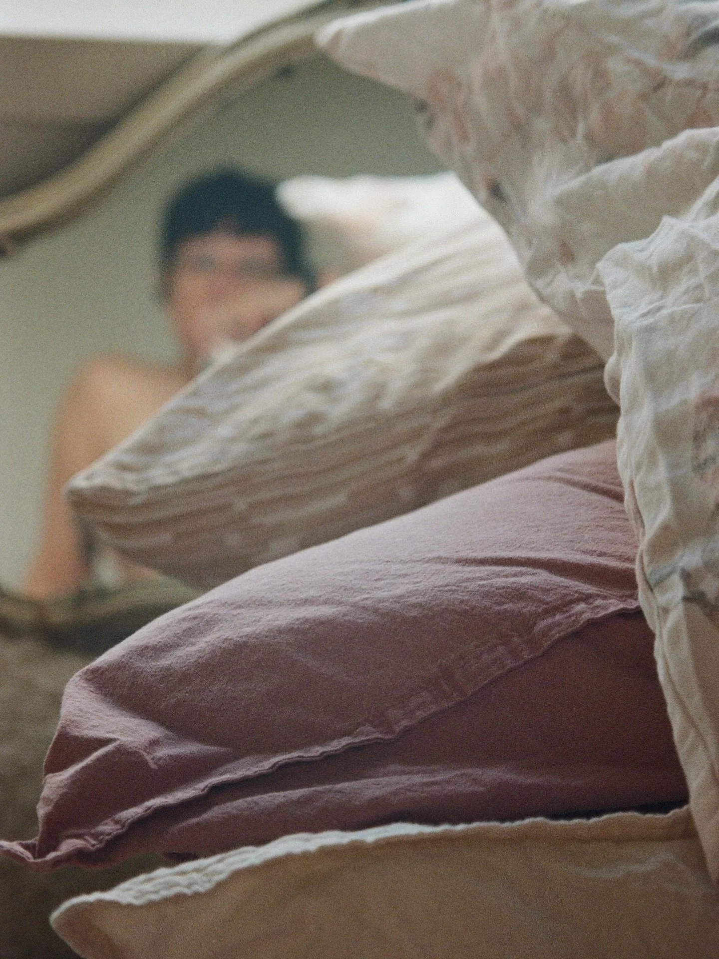 Espejito

#expiredfilmclub #35mmfilm #olympusmjuzoom105 #selfieonfilm 

Spring 2025

Dev &amp; Scan @analogue.ams 

👋 
@selfieonfilm