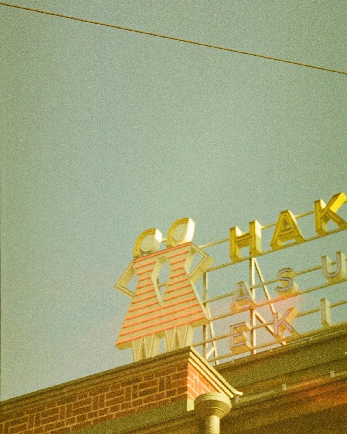 Asusteet

#hakaniemenkauppahalli #myhelsinki #expiredfilmclub #35mm #yashica #finland 

September 2025

Dev &amp; scan @analogue.ams 
Gear from @vintarista