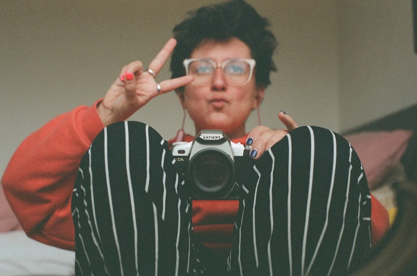 Out of Focus Mane

#pentax #35mmfilm #selfportraitphotography #analog #fujisuperia100expired 

Jan 2026

Dev &amp; Scan @analogue.ams