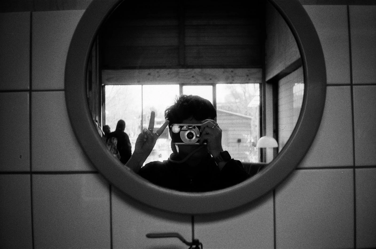Muse on Muse

#minoltaprod20s #fomapan400 #35mm 

April 2026

Dev &amp; scan @analogue.ams 

Gear @vintarista 

Vibes @badhus_ams