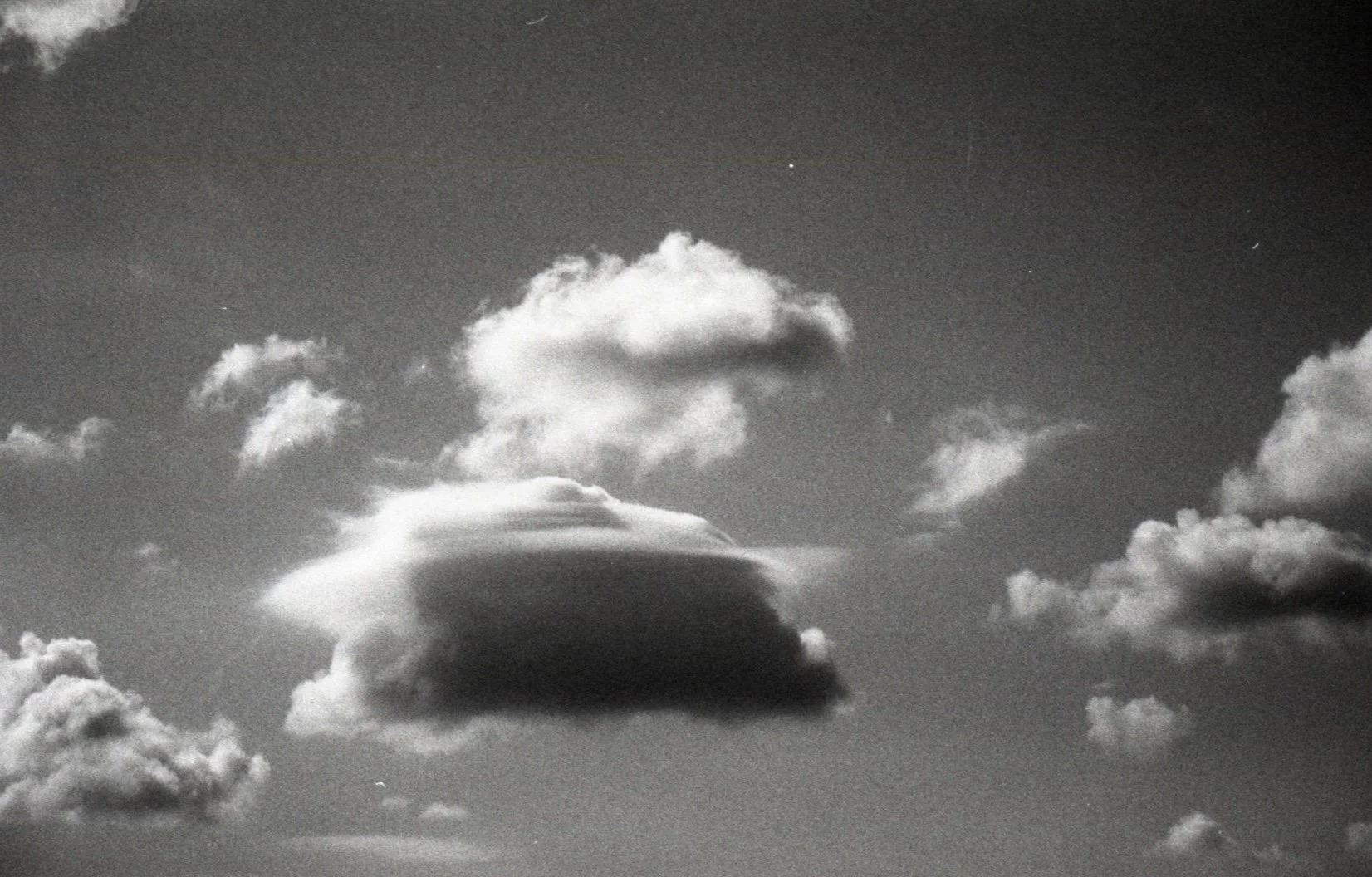 "Nubecitas"
2023
35mm film