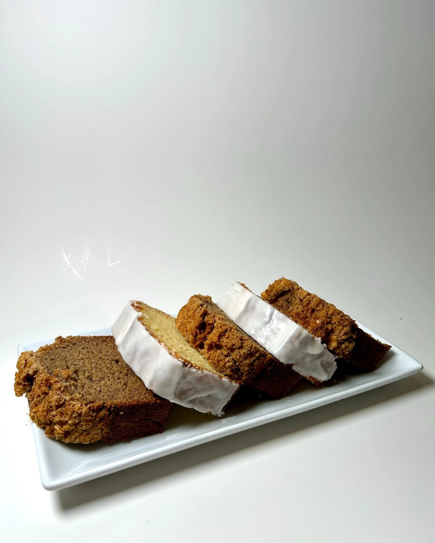 At AKC you can have your (tea)cake and eat it too!

🍌The Banana Walnut Teacake is a fruity, nutty, incredibly moist slice of goodness. It features a walnut streusel on top for extra crunch, and is 100% vegan.

🍋The Lemon Teacake hits your taste bud