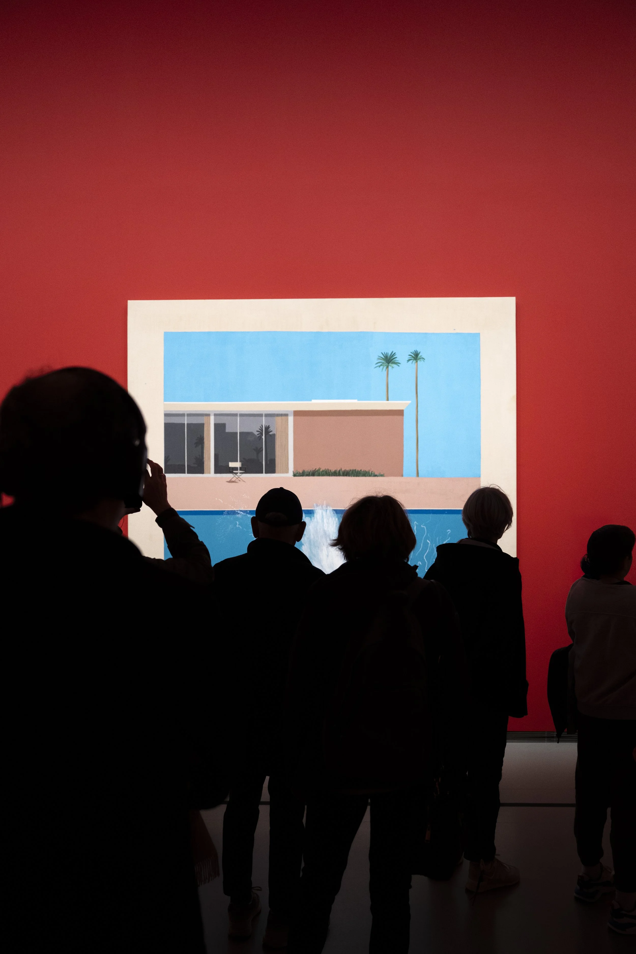 This painting, A Bigger Splash, makes you feel as if you were watching a scene from a Hollywood movie.