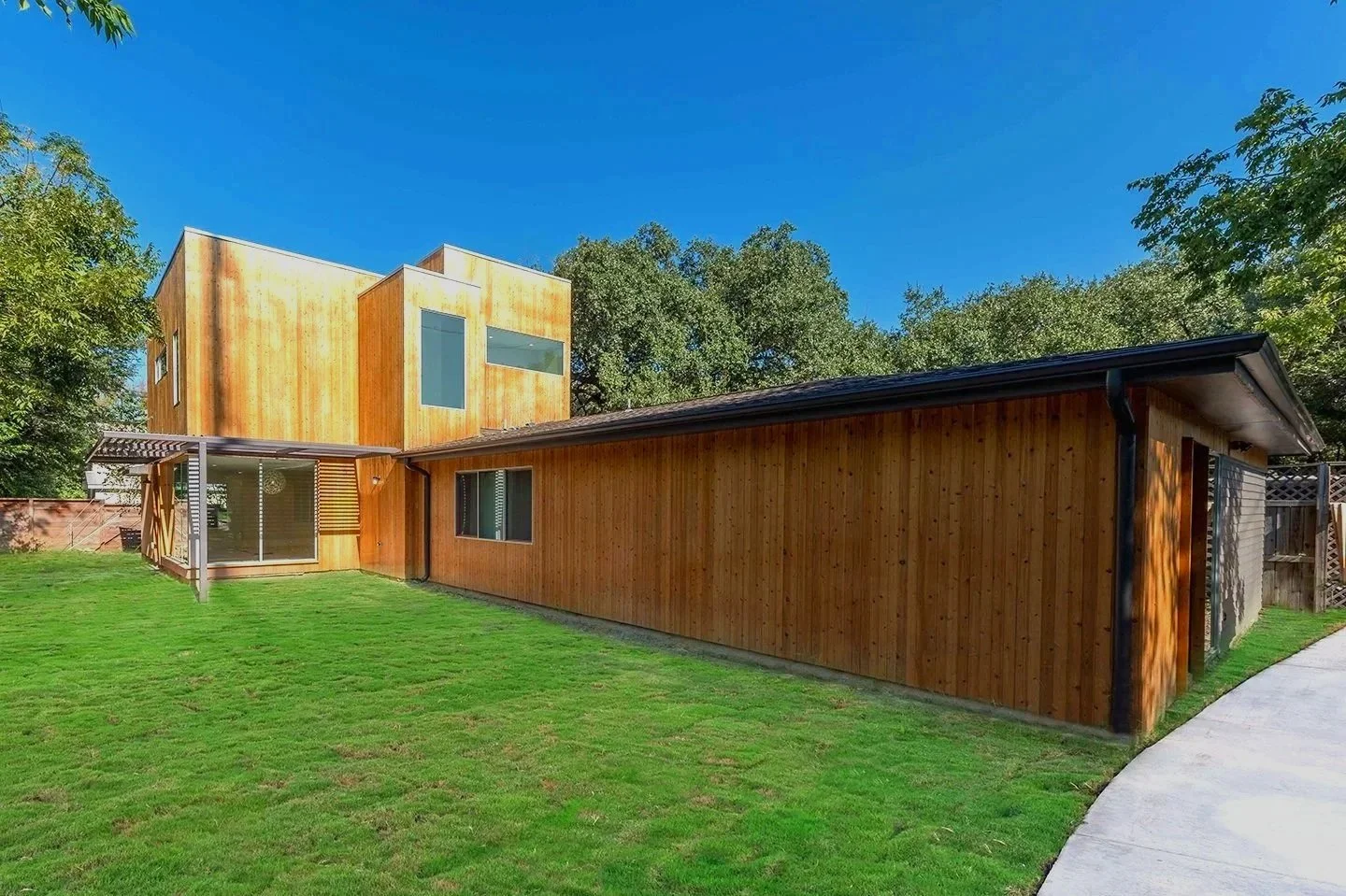 We build beautiful custom homes.