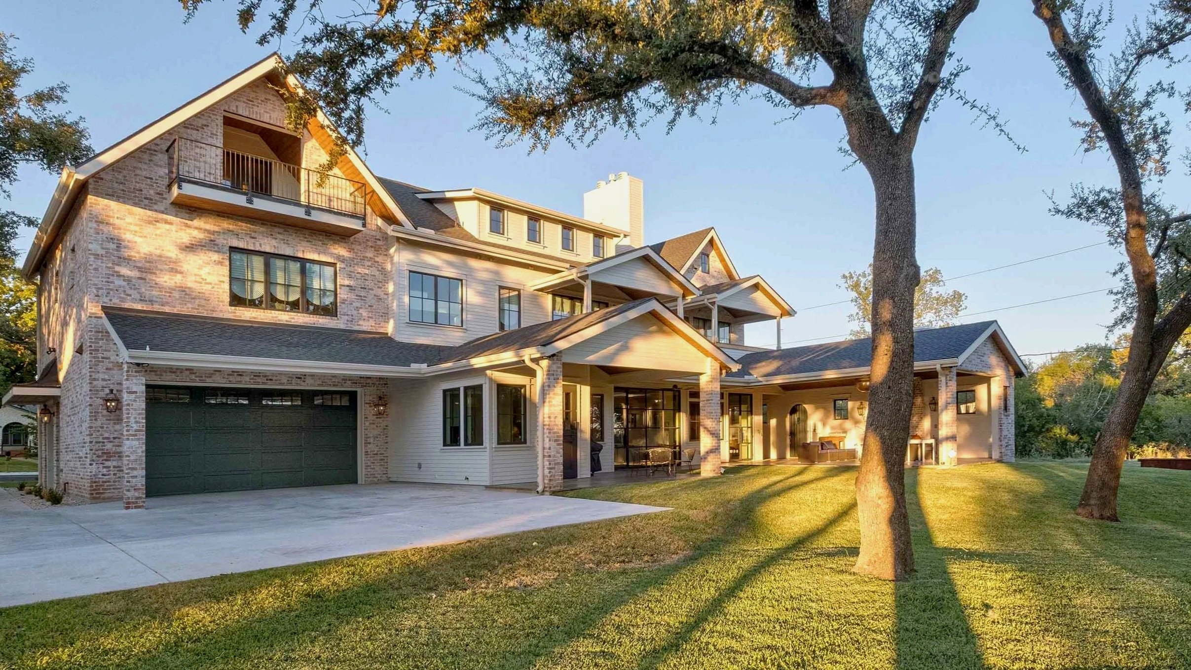 We build beautiful custom homes.