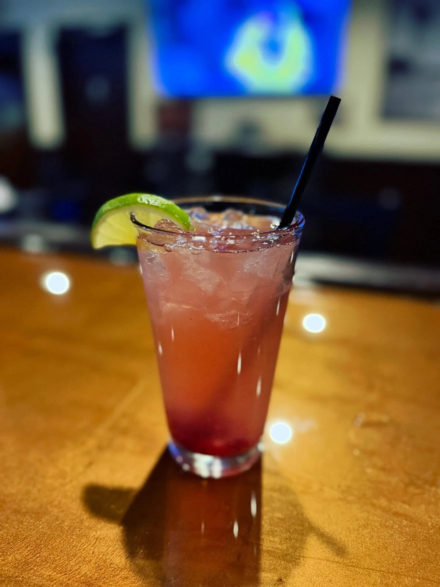 🚩 THE RED FLAG 🚩
Tito&rsquo;s. Blood orange ginger beer. Berry preserves.
Sweet. A little spicy. Should&rsquo;ve seen it coming.

No res?
No date?
No shame.

See you at IH.