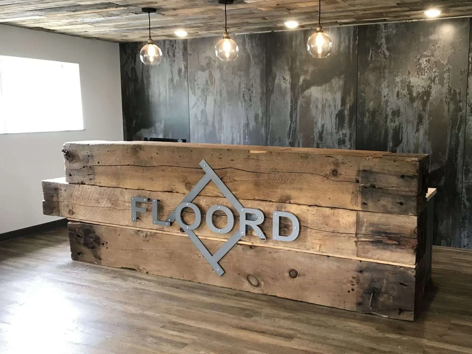 Floord Front Counter