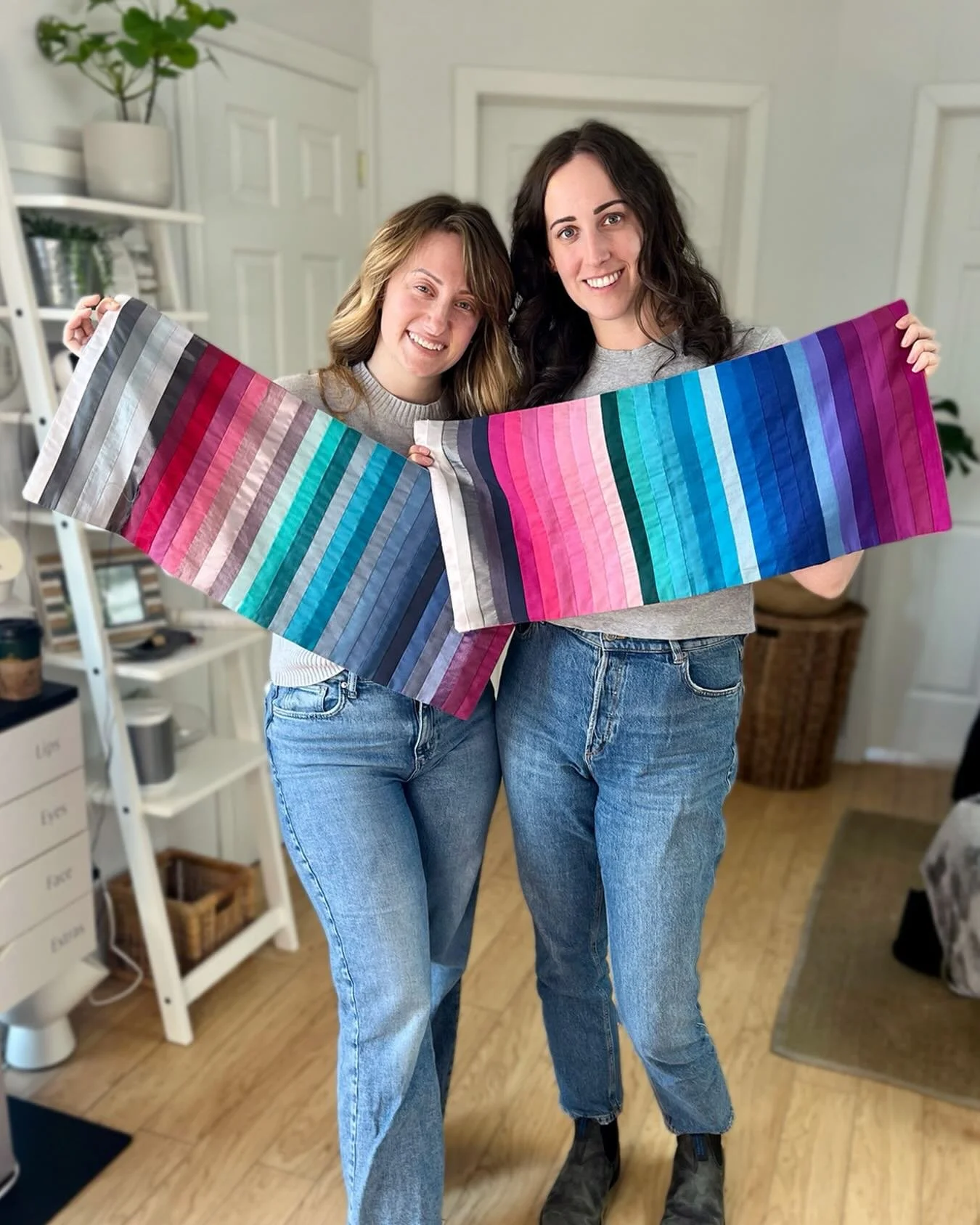 When you and your bestie are in sister palettes&hellip; Of course you were always meant to match in harmony!

Colour analysis hits different when you do it together 👯&zwj;♀️💫
 Grab your person and book a duo colour sesh! Now booking for May &amp; J
