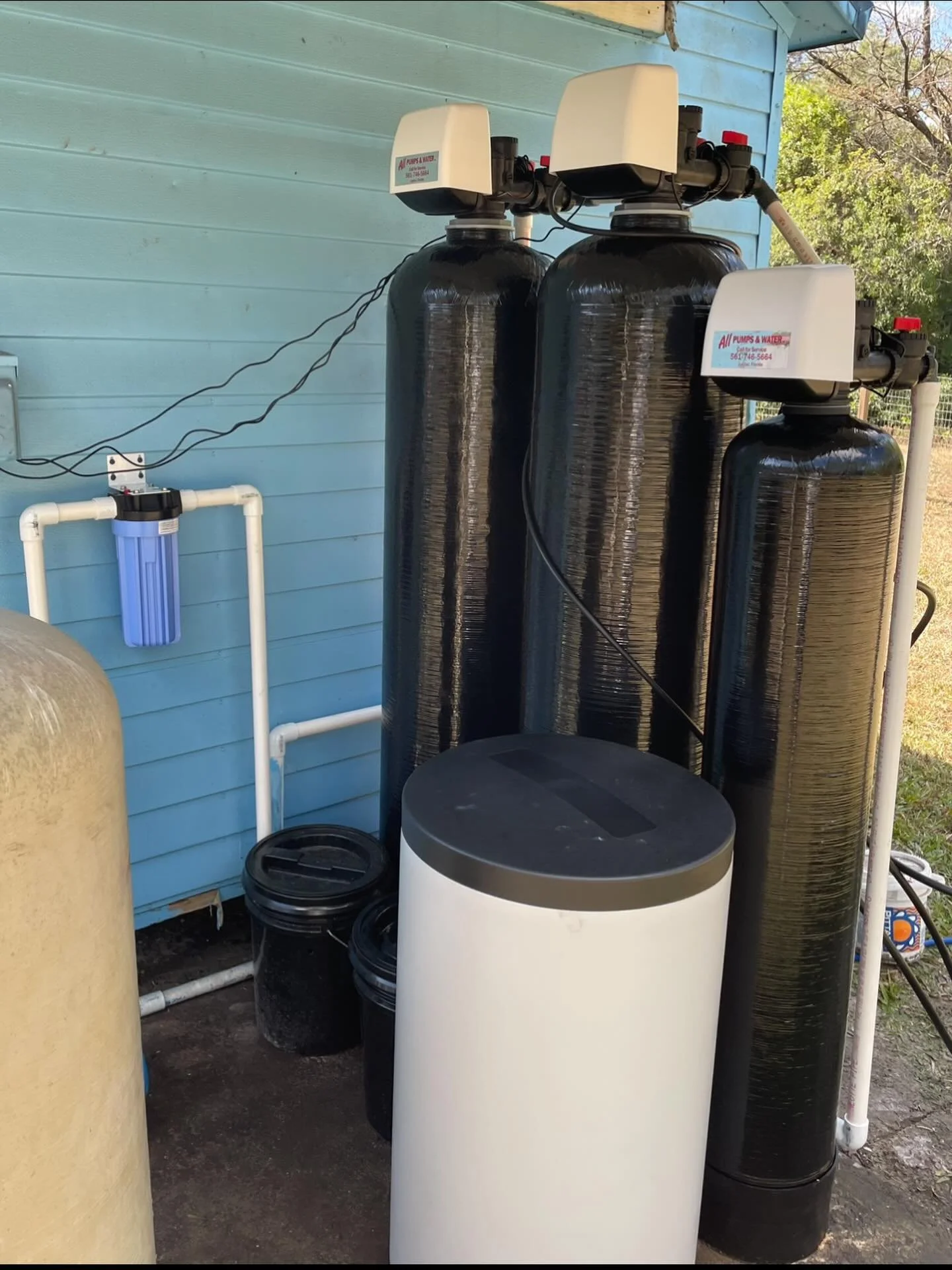 New Filter Friday! 

This customer had very high amount of sulfur in their water and was tired of their big bulky aerator. We installed this double carbon air draw system that was able to replace the aerator and supply the customer with smell free wa